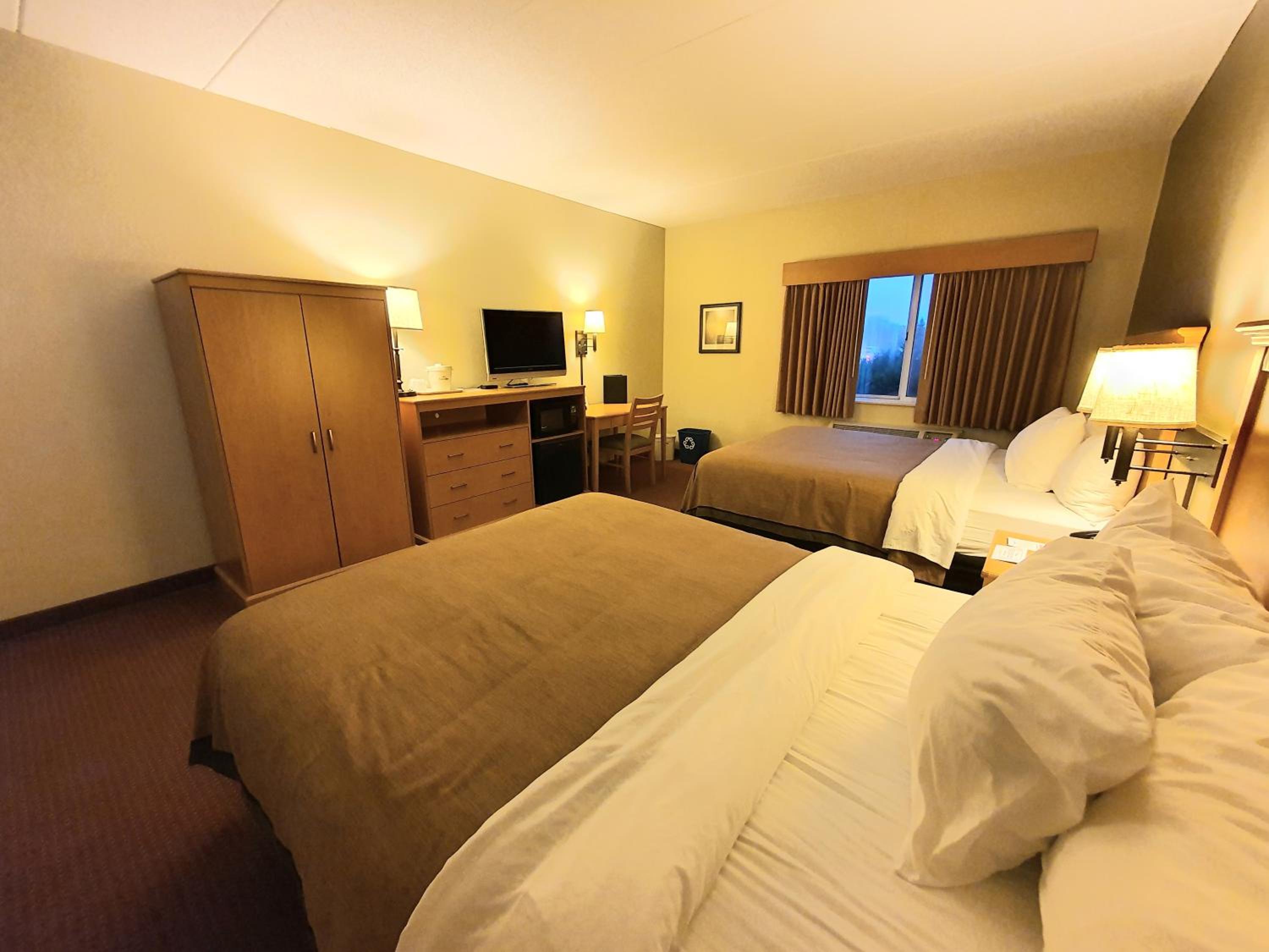 Double Room with Two Queen Beds, Disability Access, Non-Smoking - Photo 2