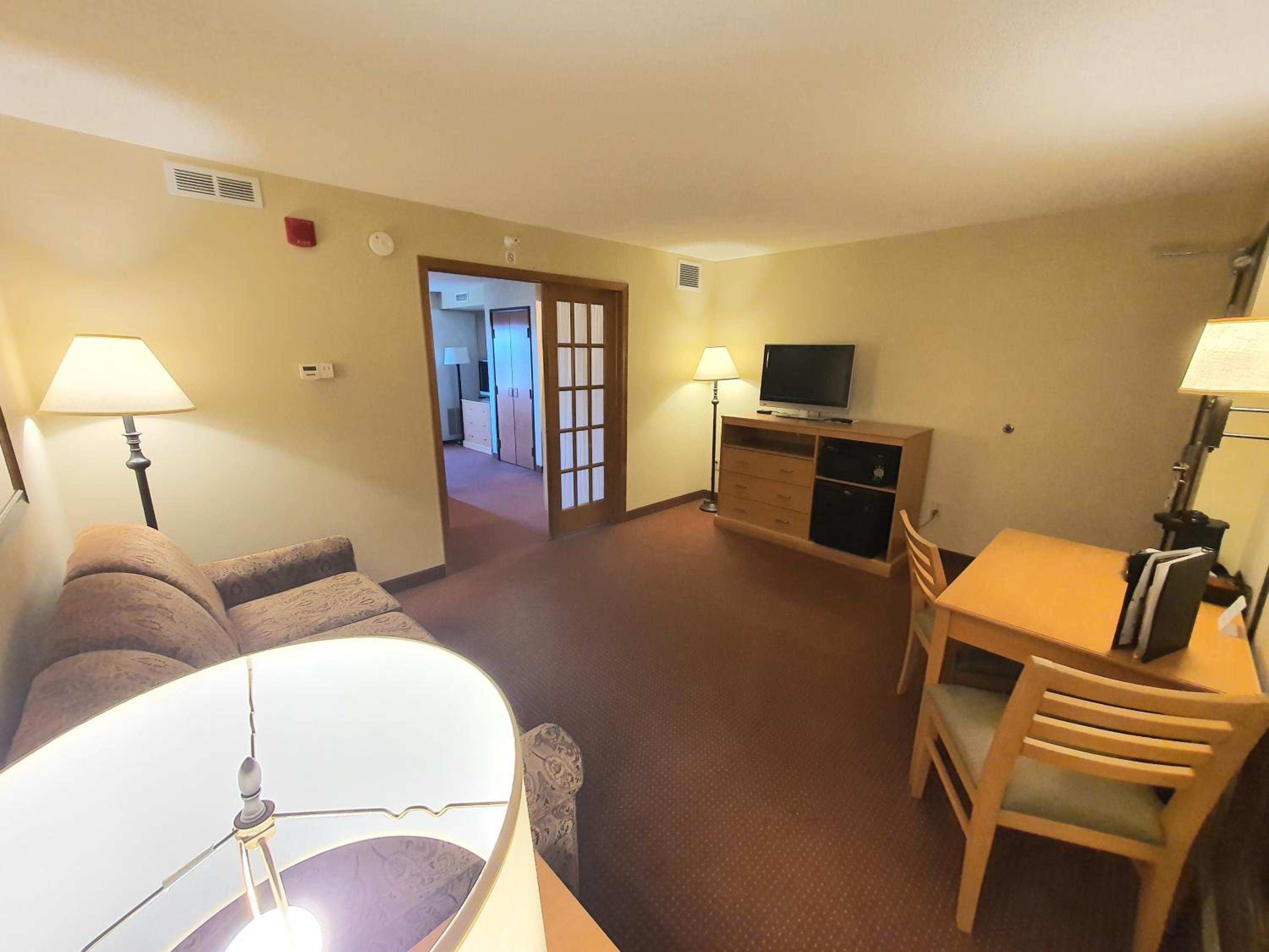 Premier King Studio Suite - Non-Smoking - Photo 5