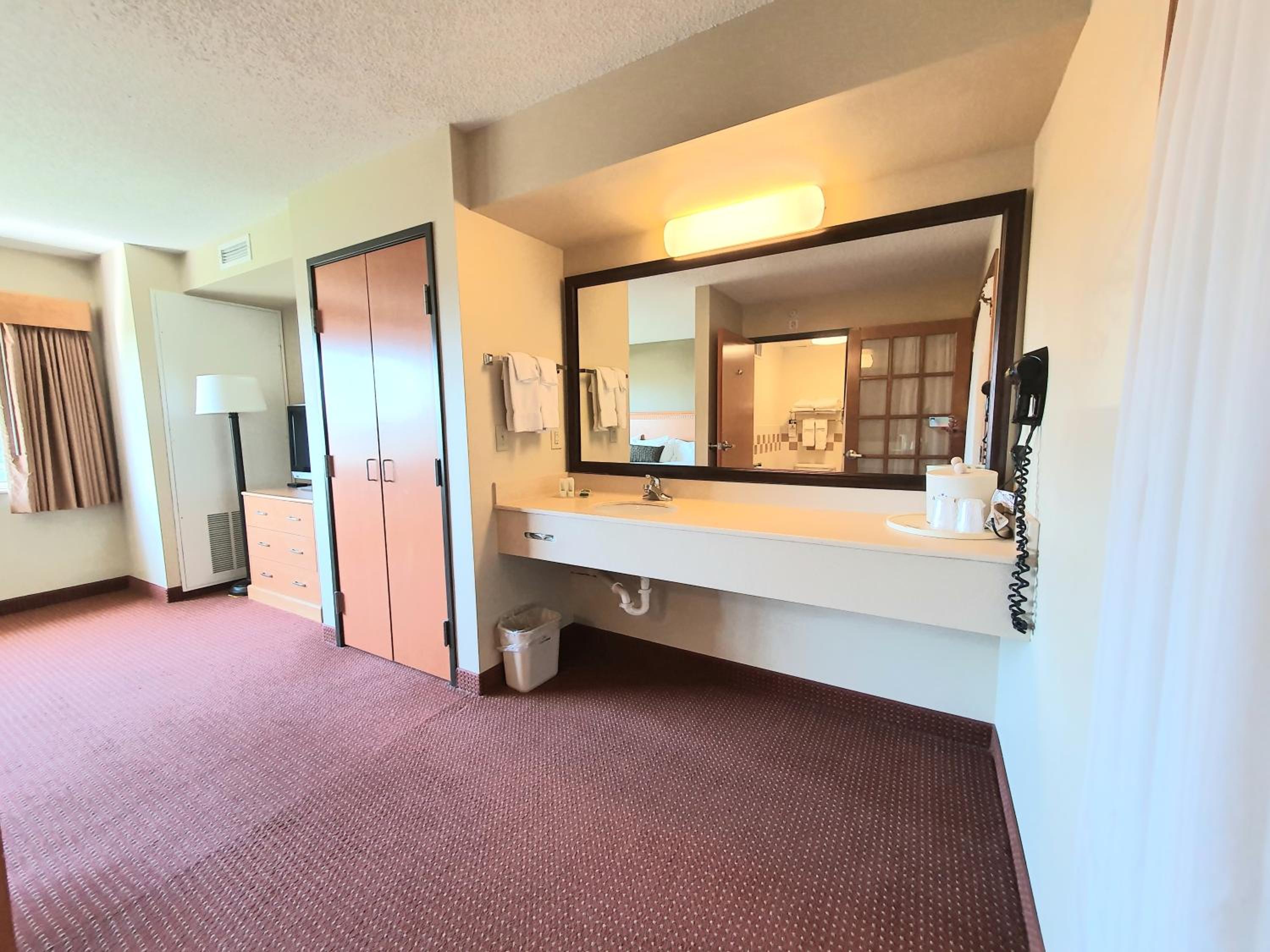Premier King Studio Suite - Non-Smoking - Photo 3