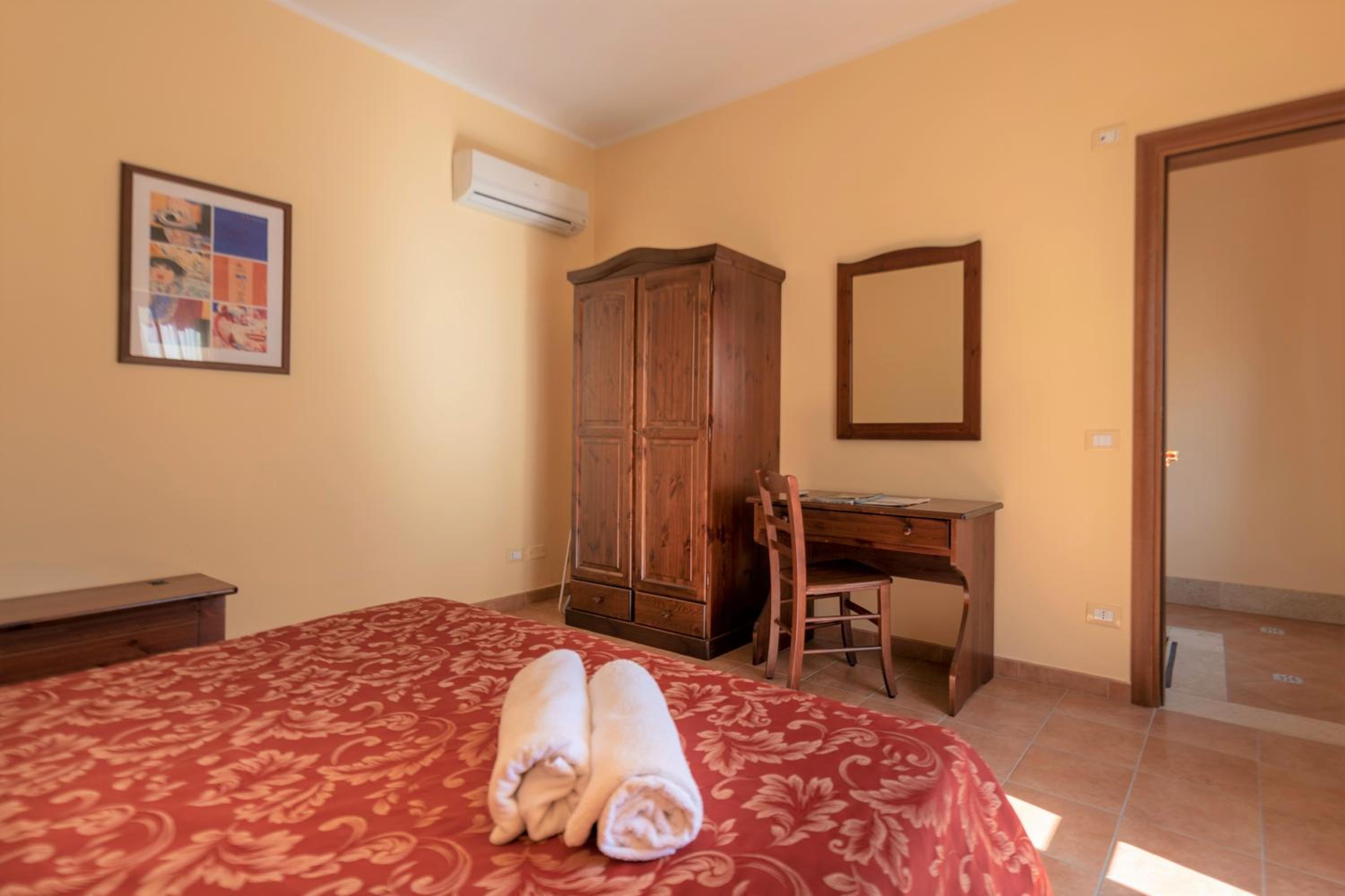 One-Bedroom Apartment (4 Adults) - Photo 6