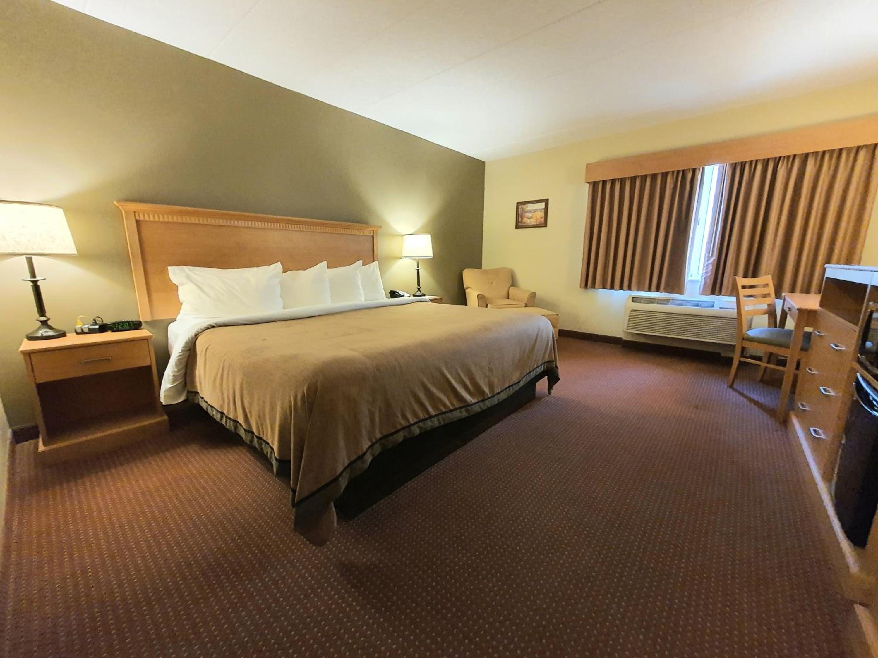 King Room, Non-Smoking - Photo 5