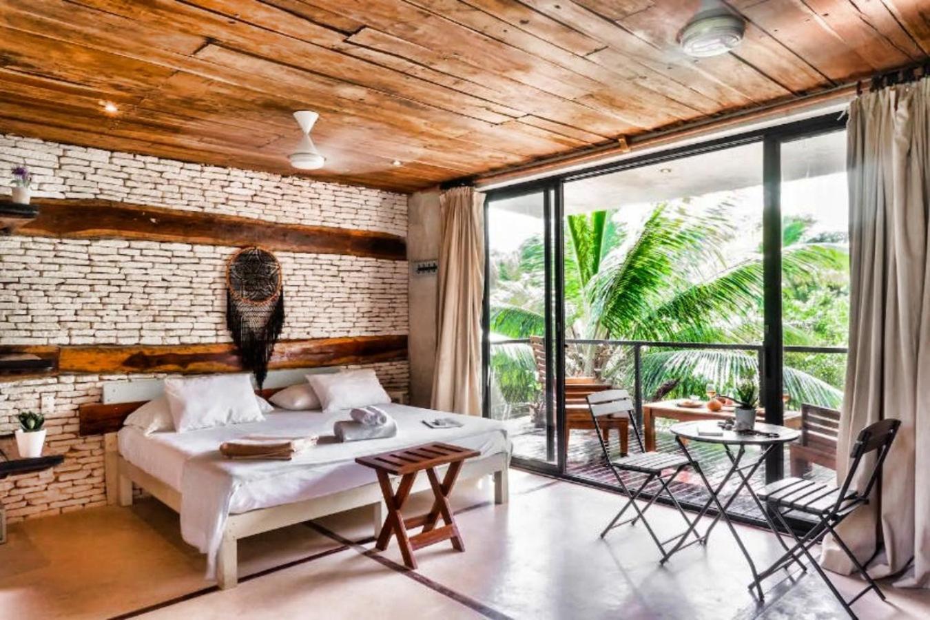 Studio with Balcony and Jungle View - Photo 25