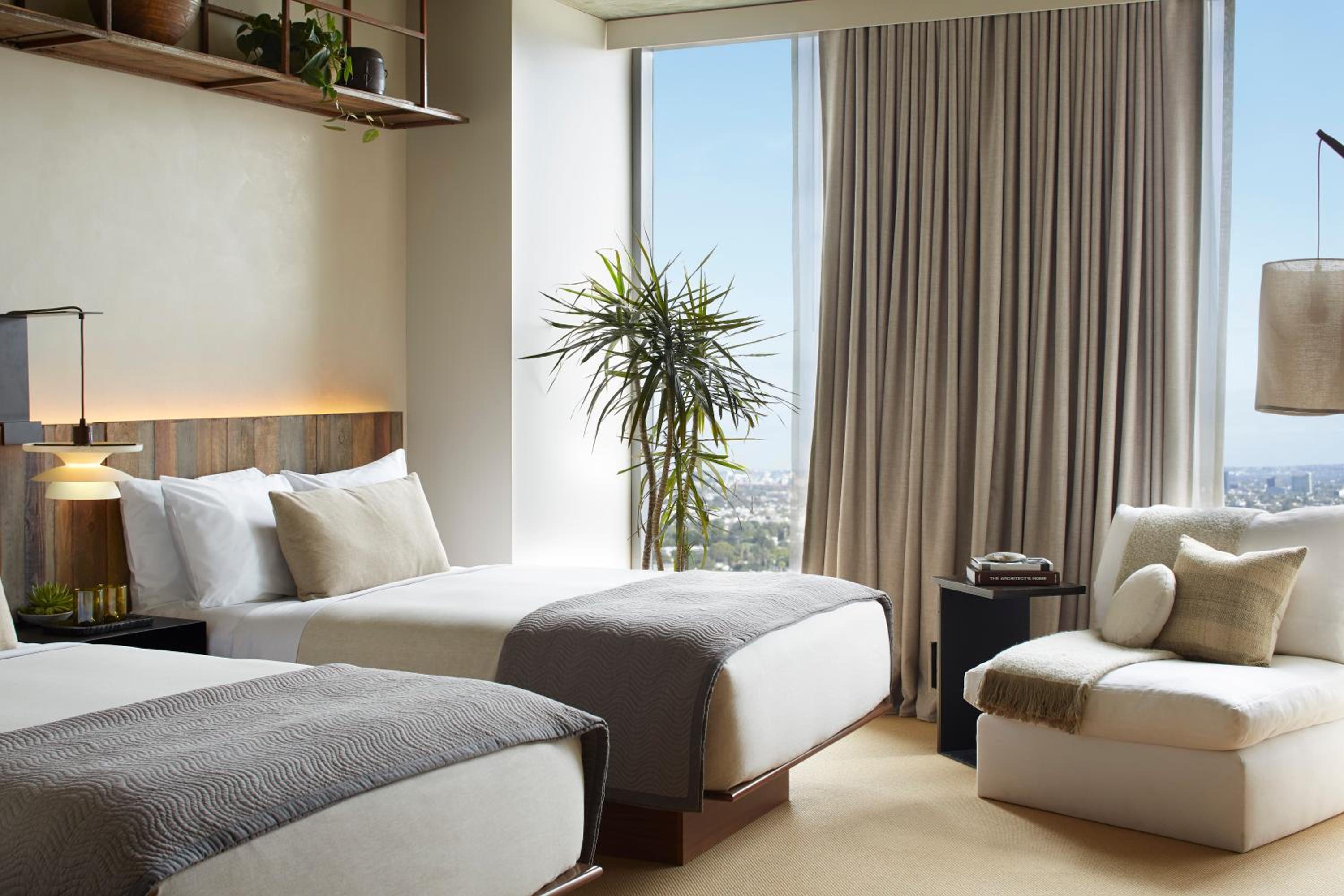 Skyline Quadruple Room with Two Double Beds and 4 Adults Occupancy (Non Smoking) photo 1