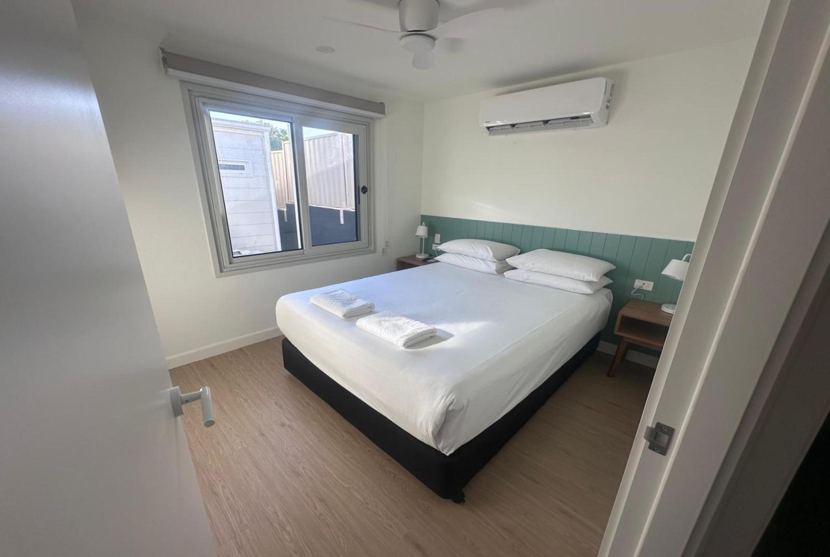 Deluxe 2 Bedroom Cabin - Sleeps 6