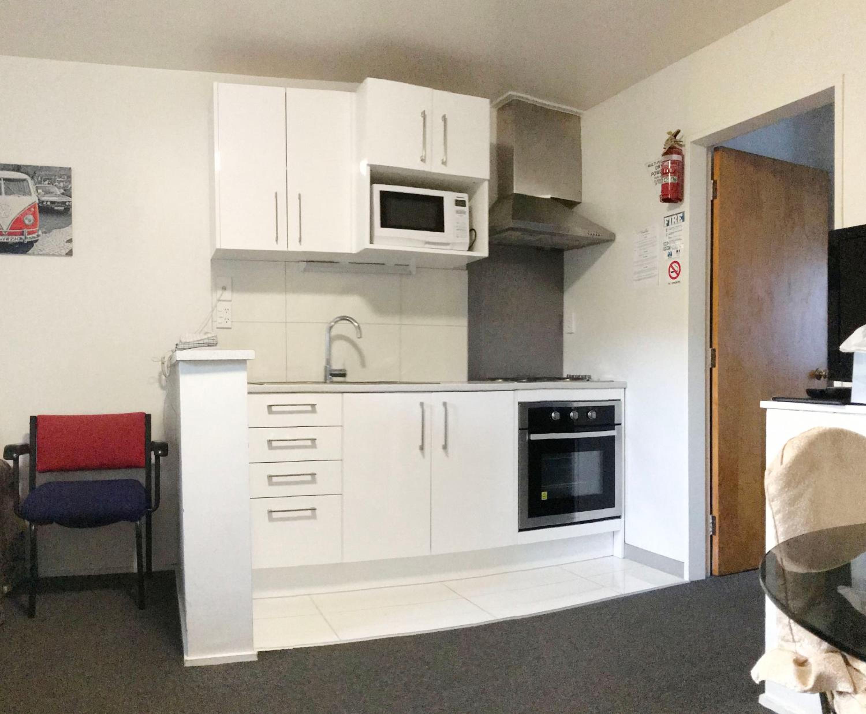 One-Bedroom Apartment - Photo 2