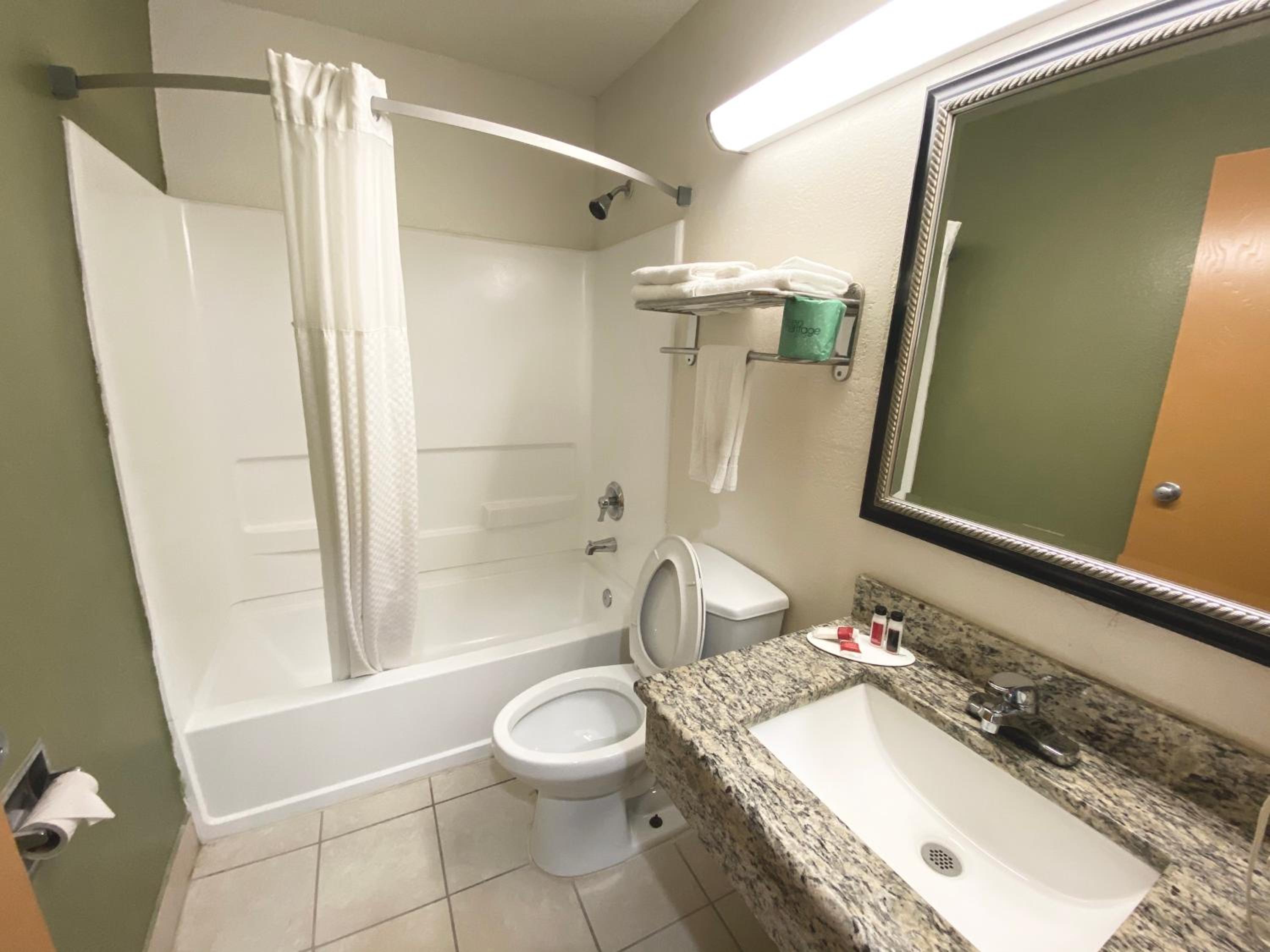 Deluxe Double Room with Two Double Beds - Non-Smoking - Photo 5