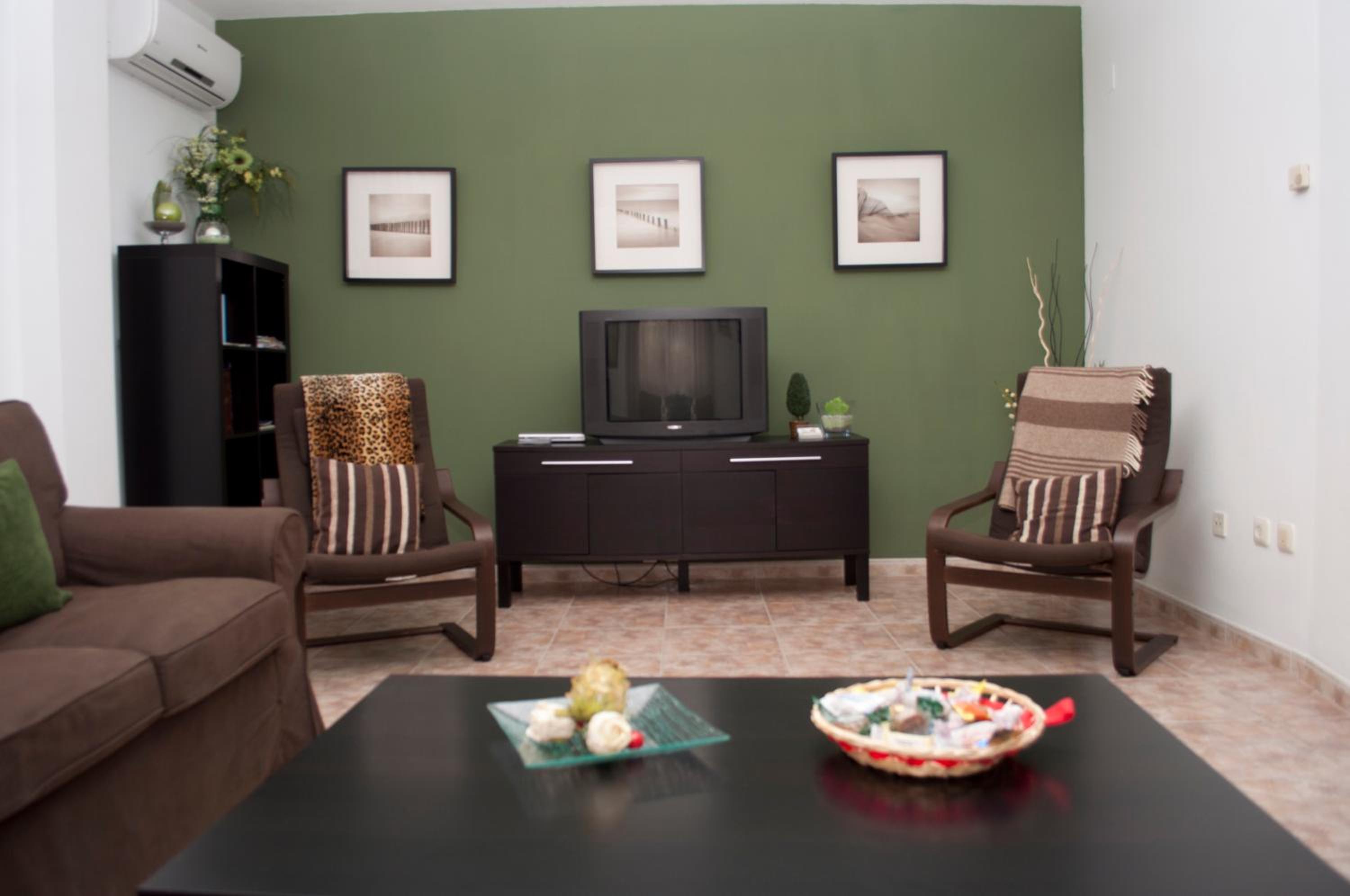 Three-Bedroom Apartment photo 2