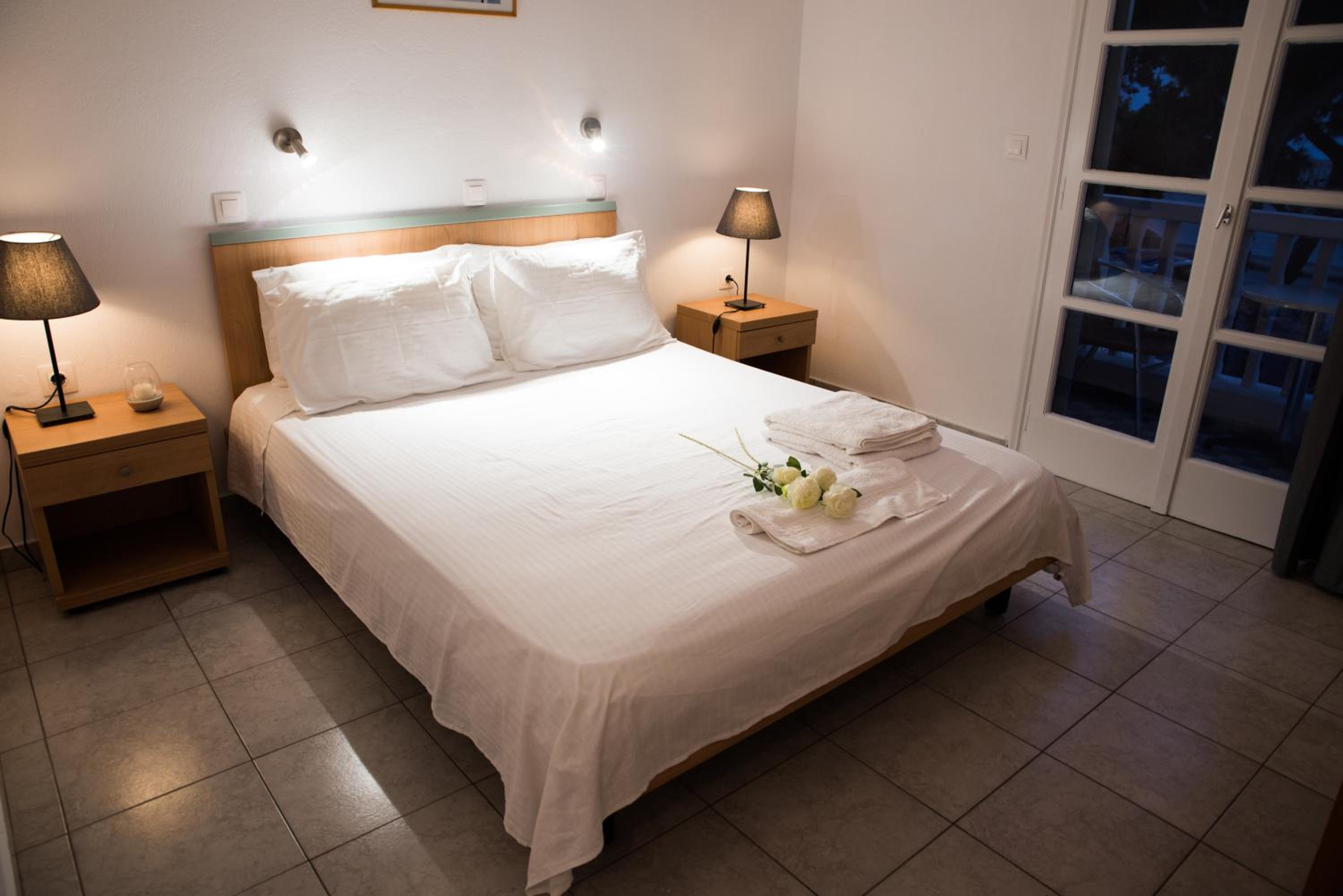 Standard Double or Twin Room - Photo 7