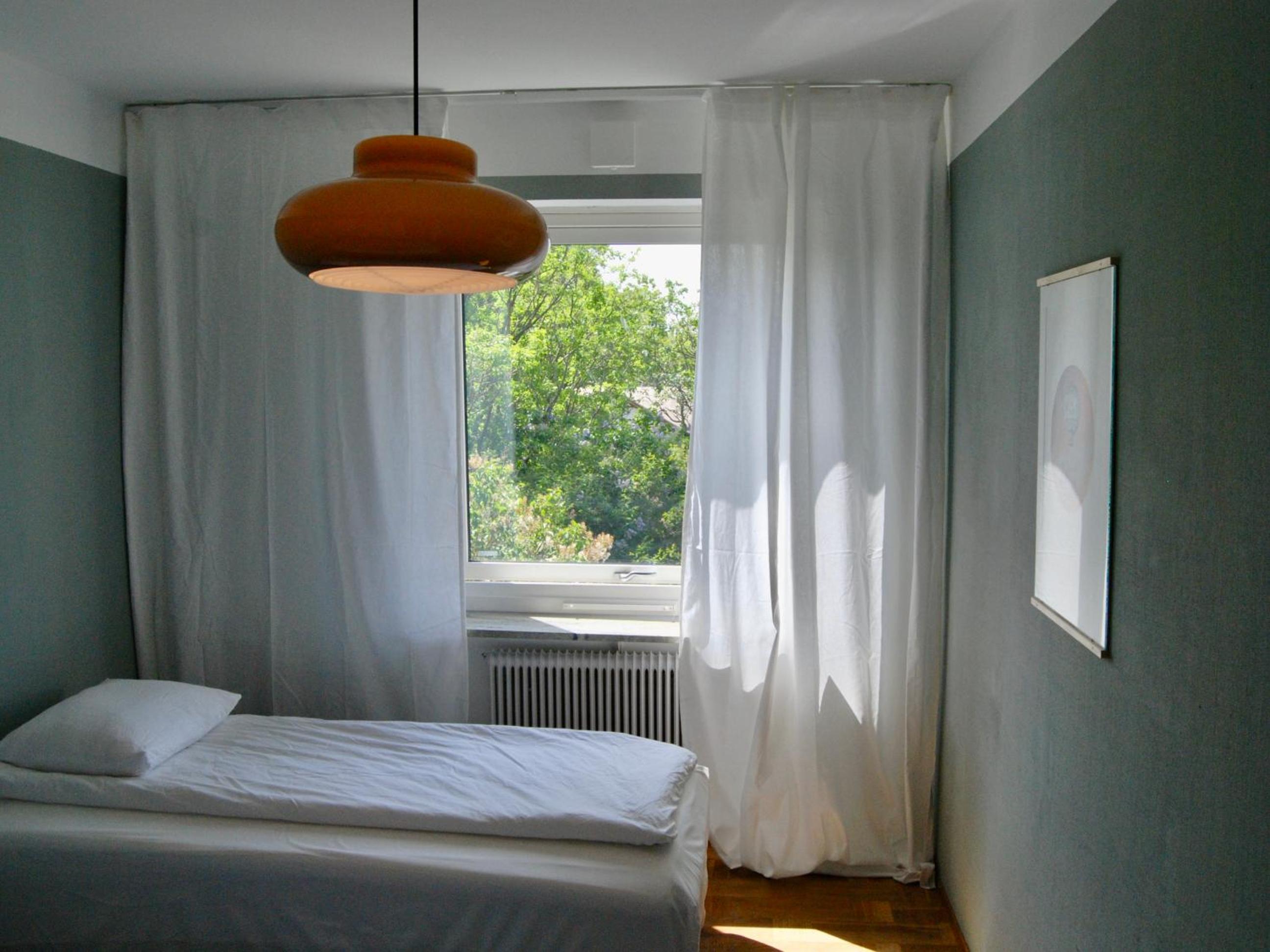 Twin Room with two 35 in single beds - private toilet and shared shower