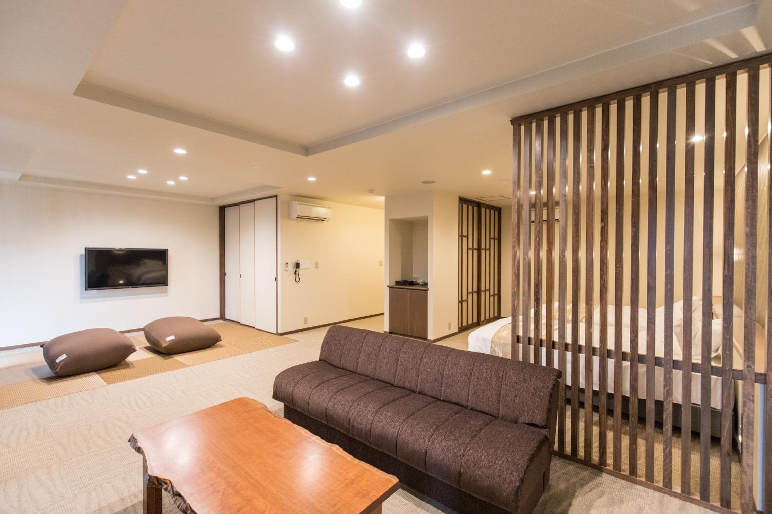 Twin Suite with Tatami Area and Ocean View - High Floor photo 1