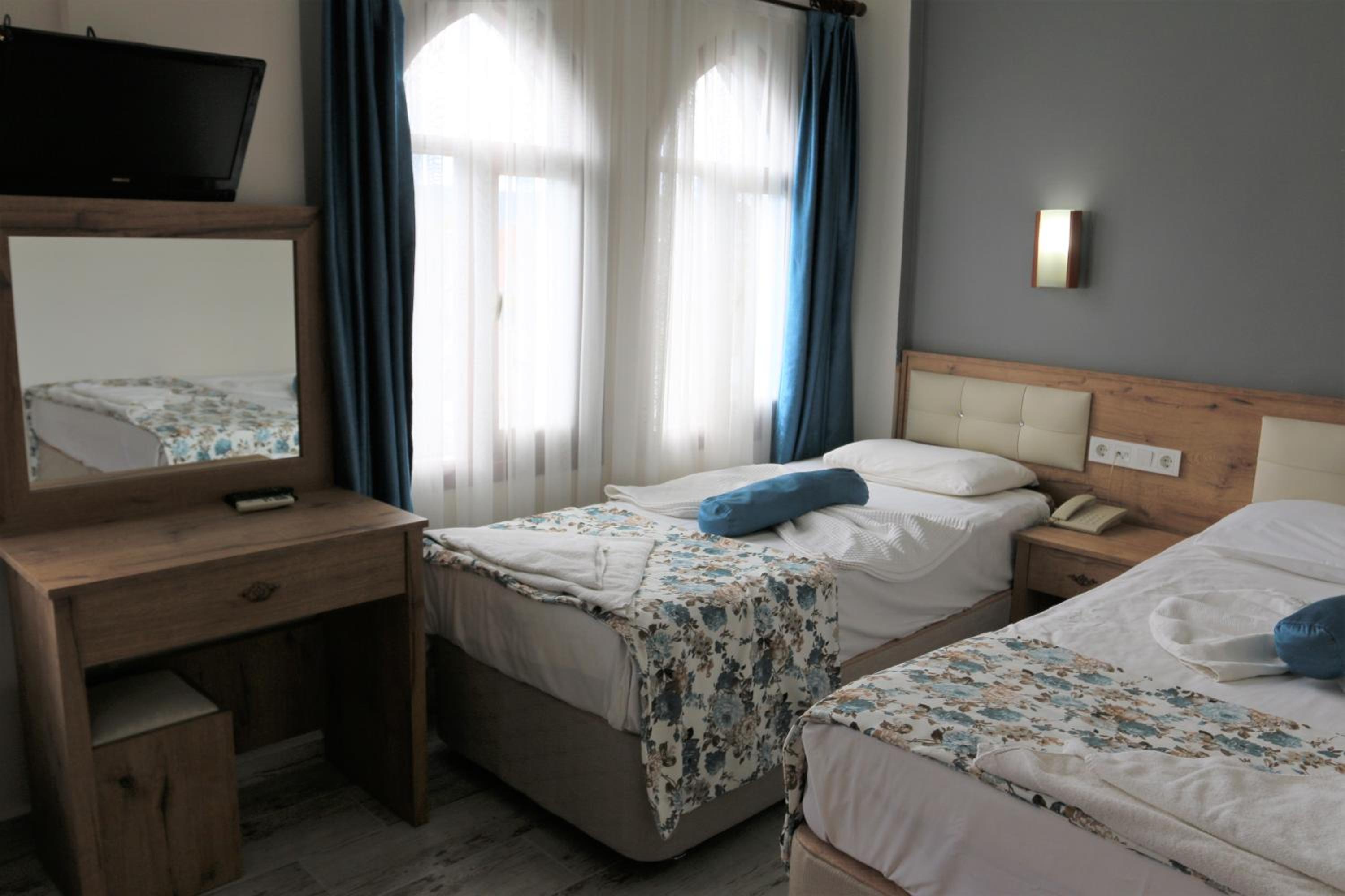 Standard Triple Room - Photo 3