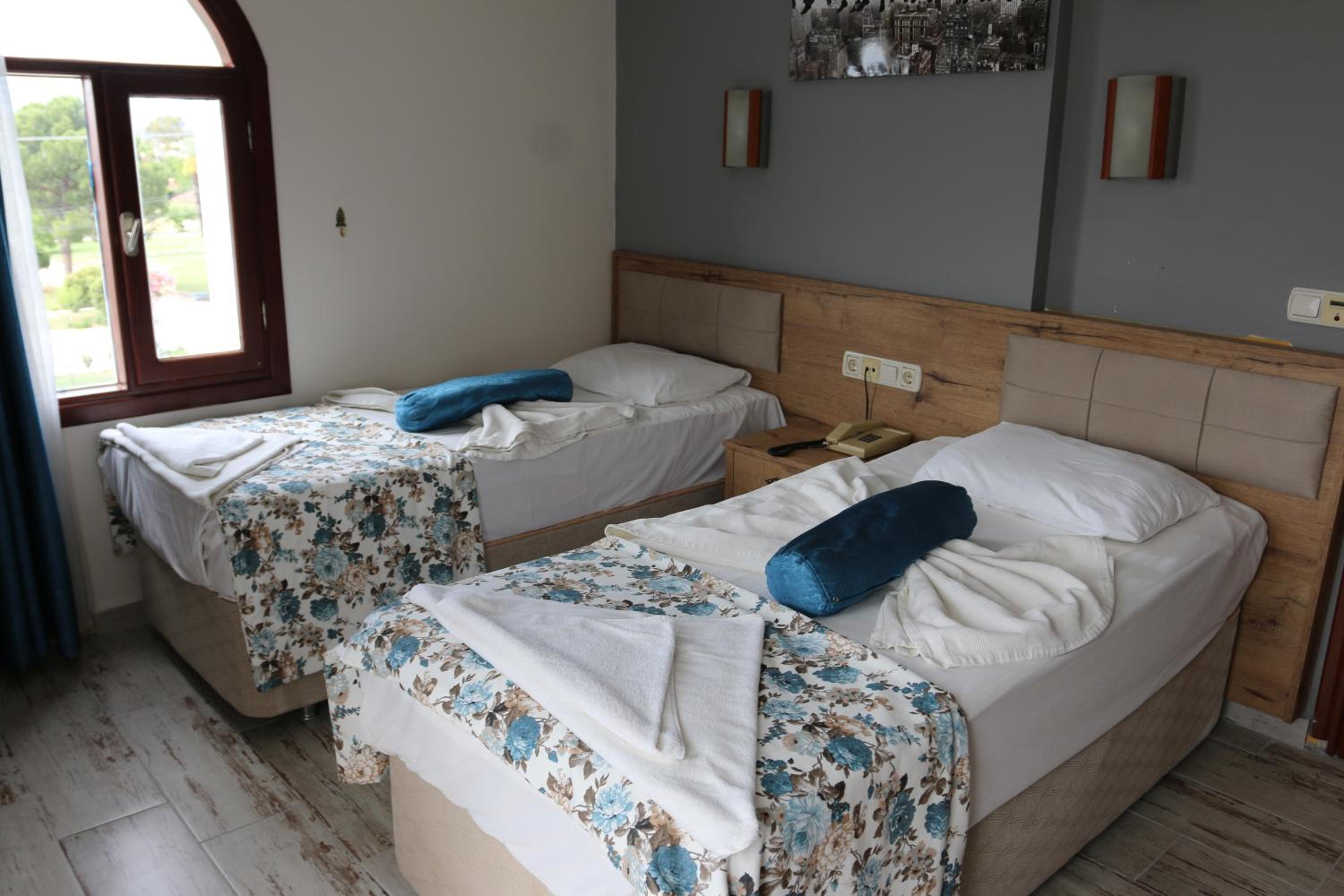 Twin Room - Photo 2