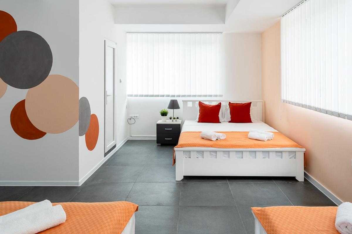 One-Bedroom Apartment - Photo 1