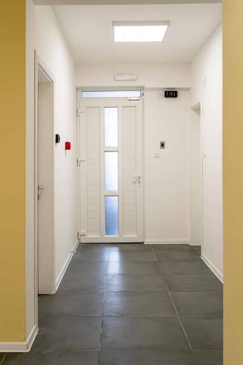 One-Bedroom Apartment - Photo 8