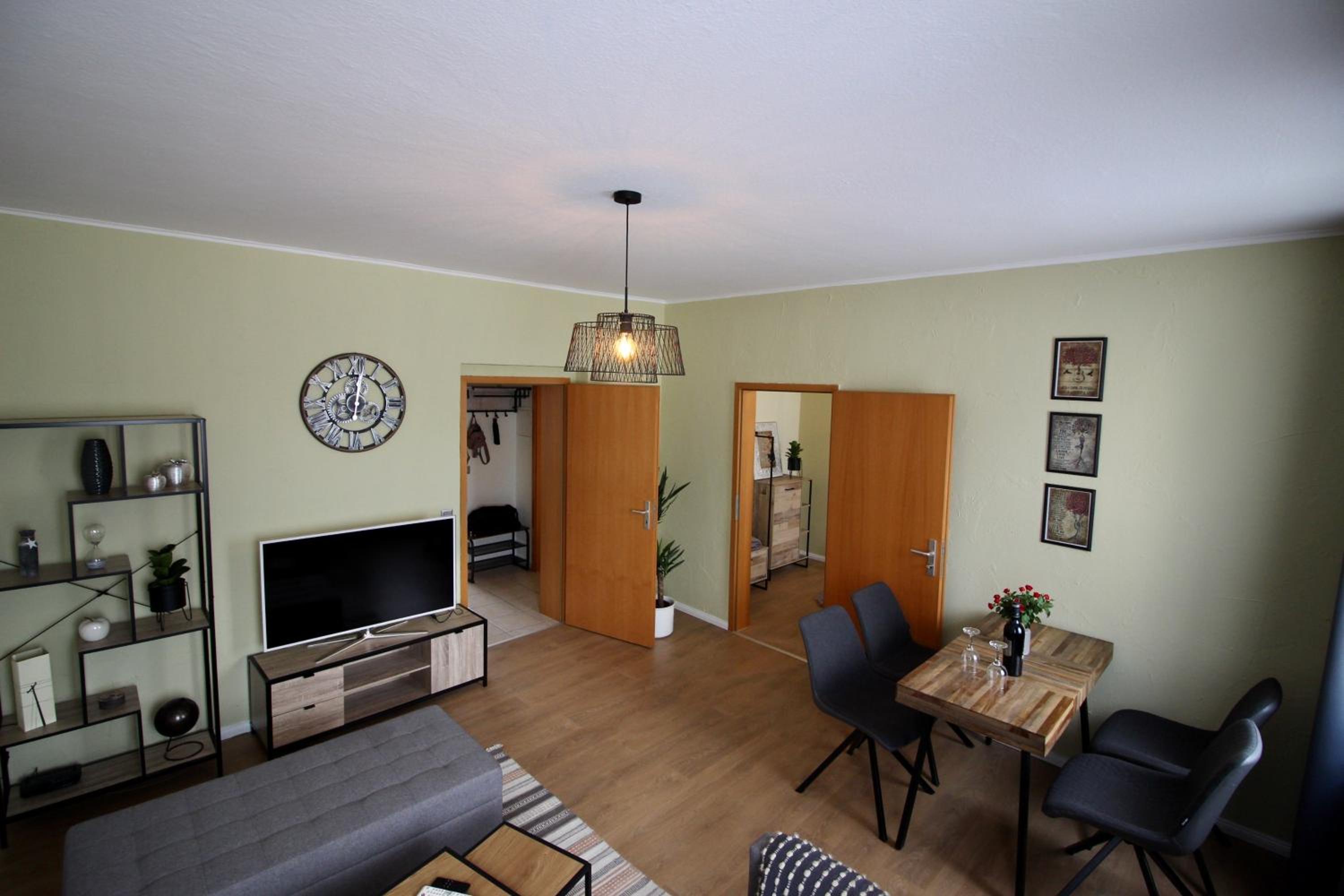 One-Bedroom Apartment photo 1