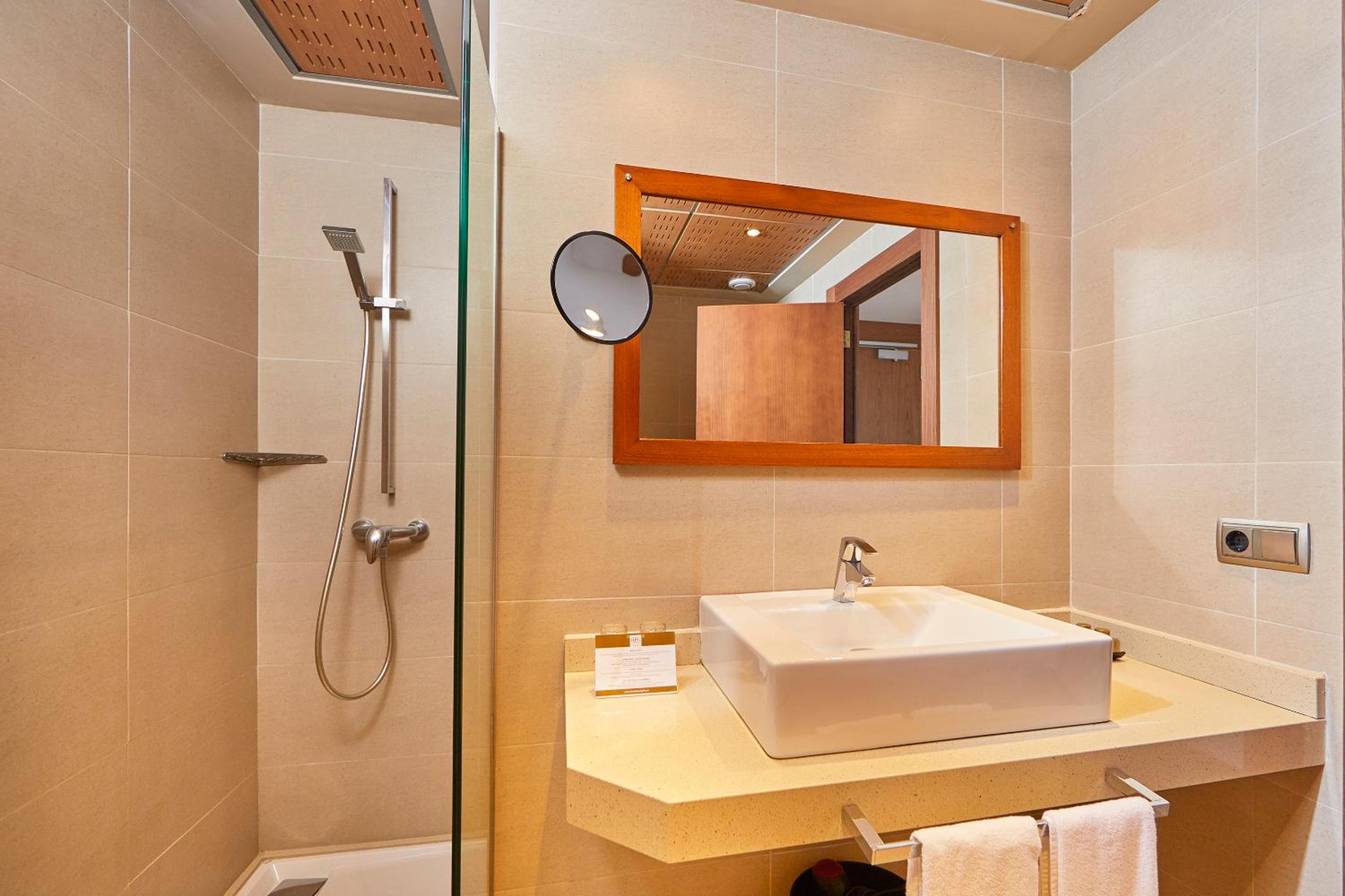 Twin Room with Balcony photo 2