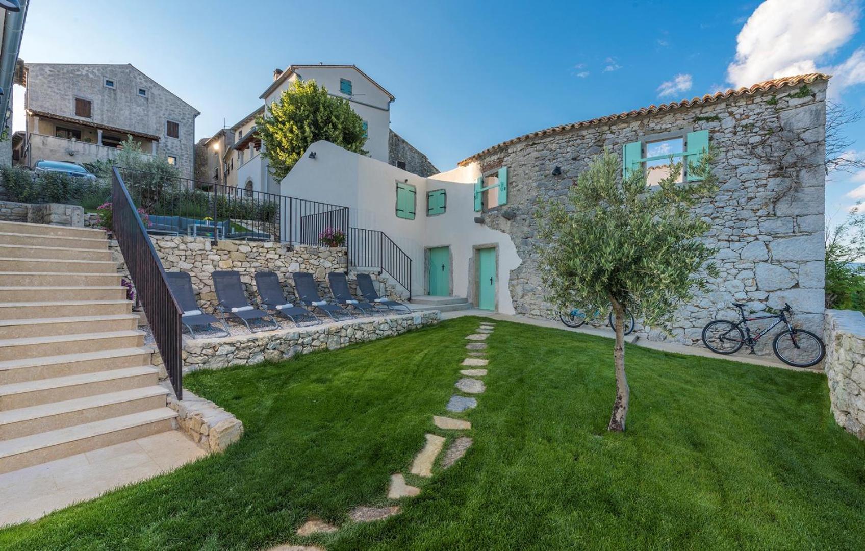 Villa photo 3