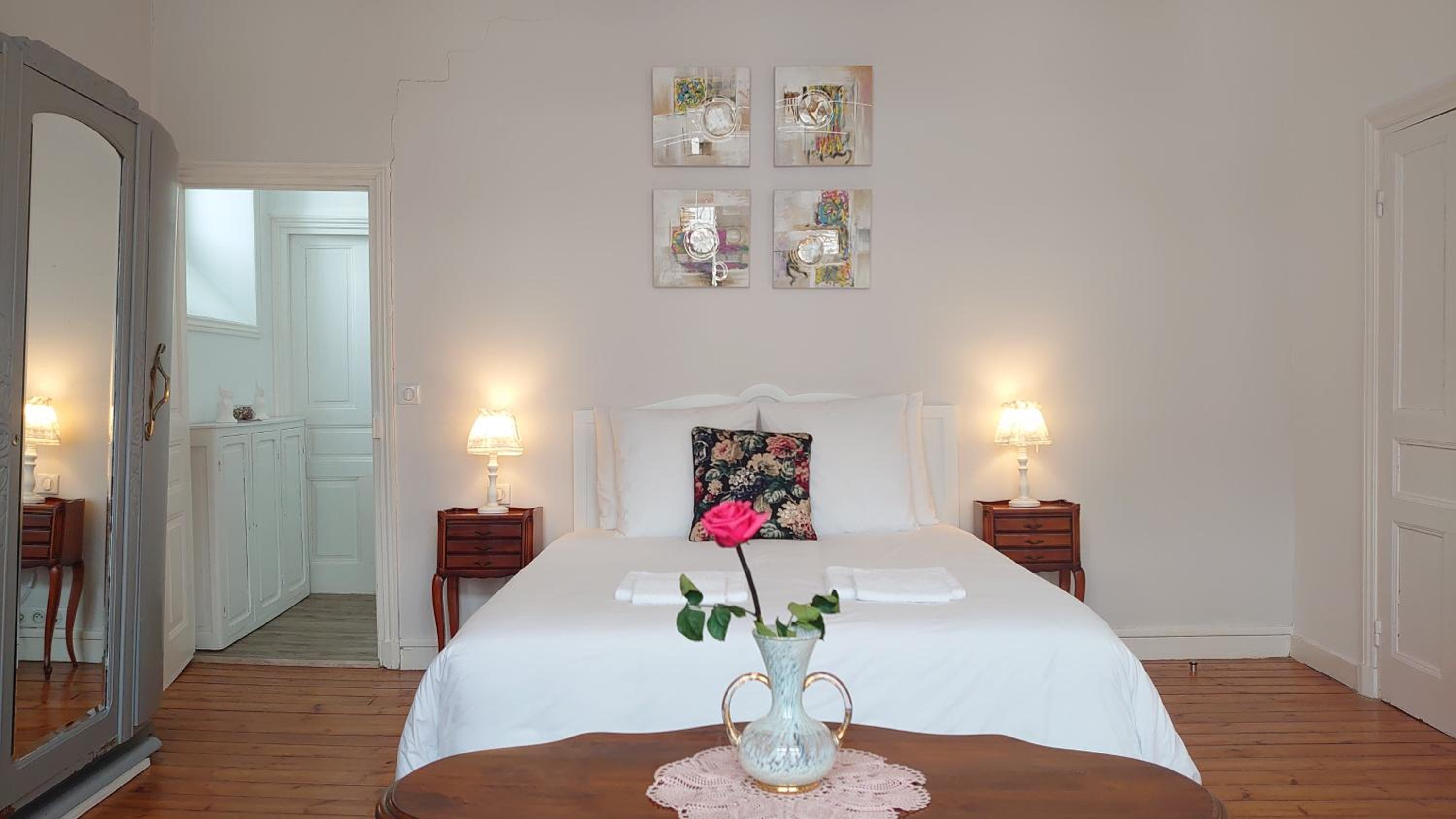 Deluxe Double Room with Bath photo 3