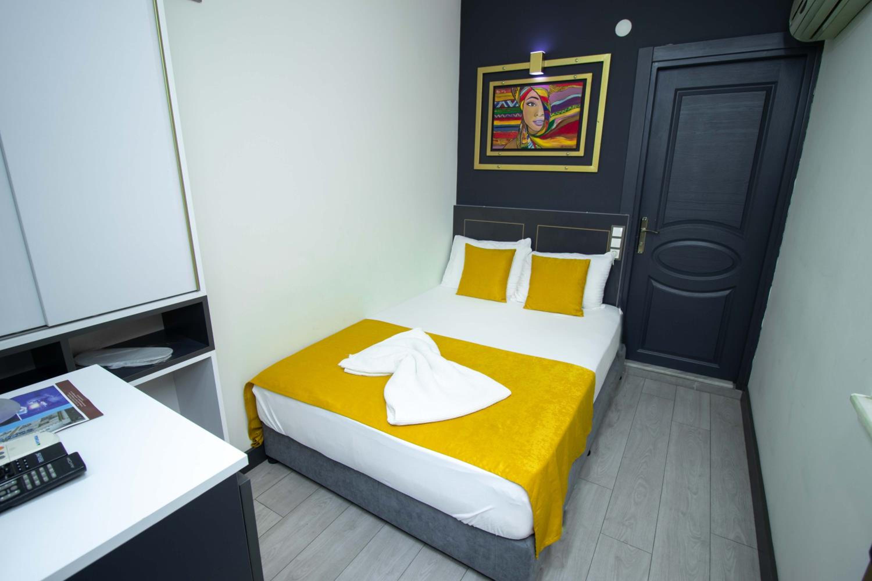 Budget Double Room photo 1