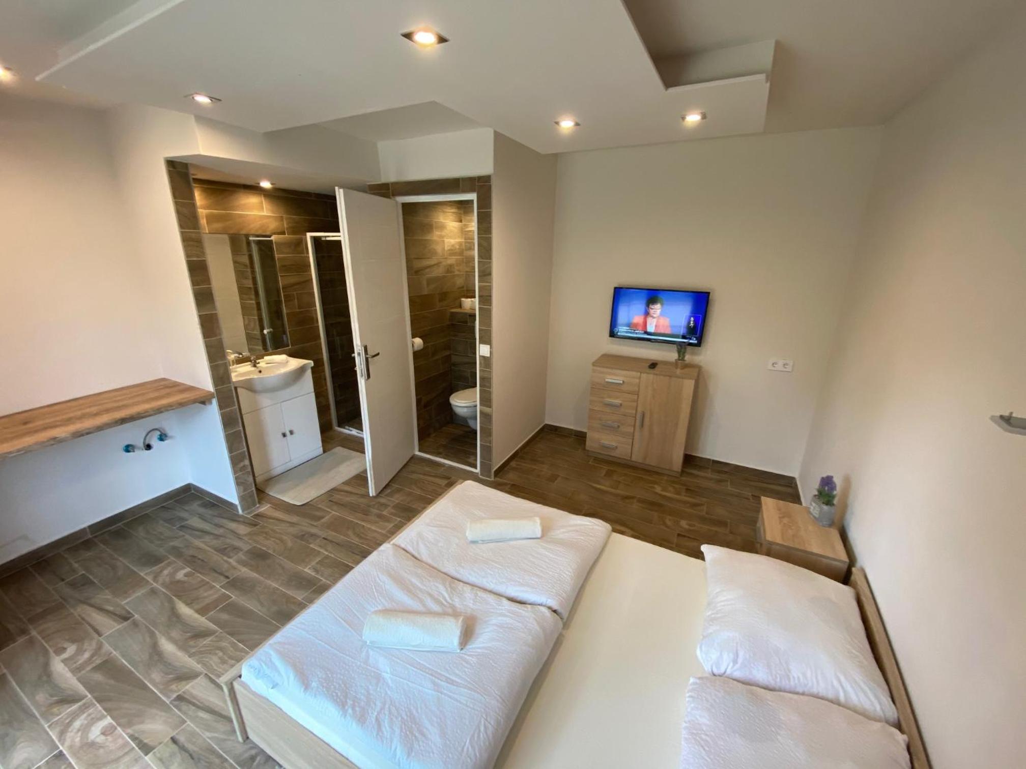 Deluxe Room - Photo 4