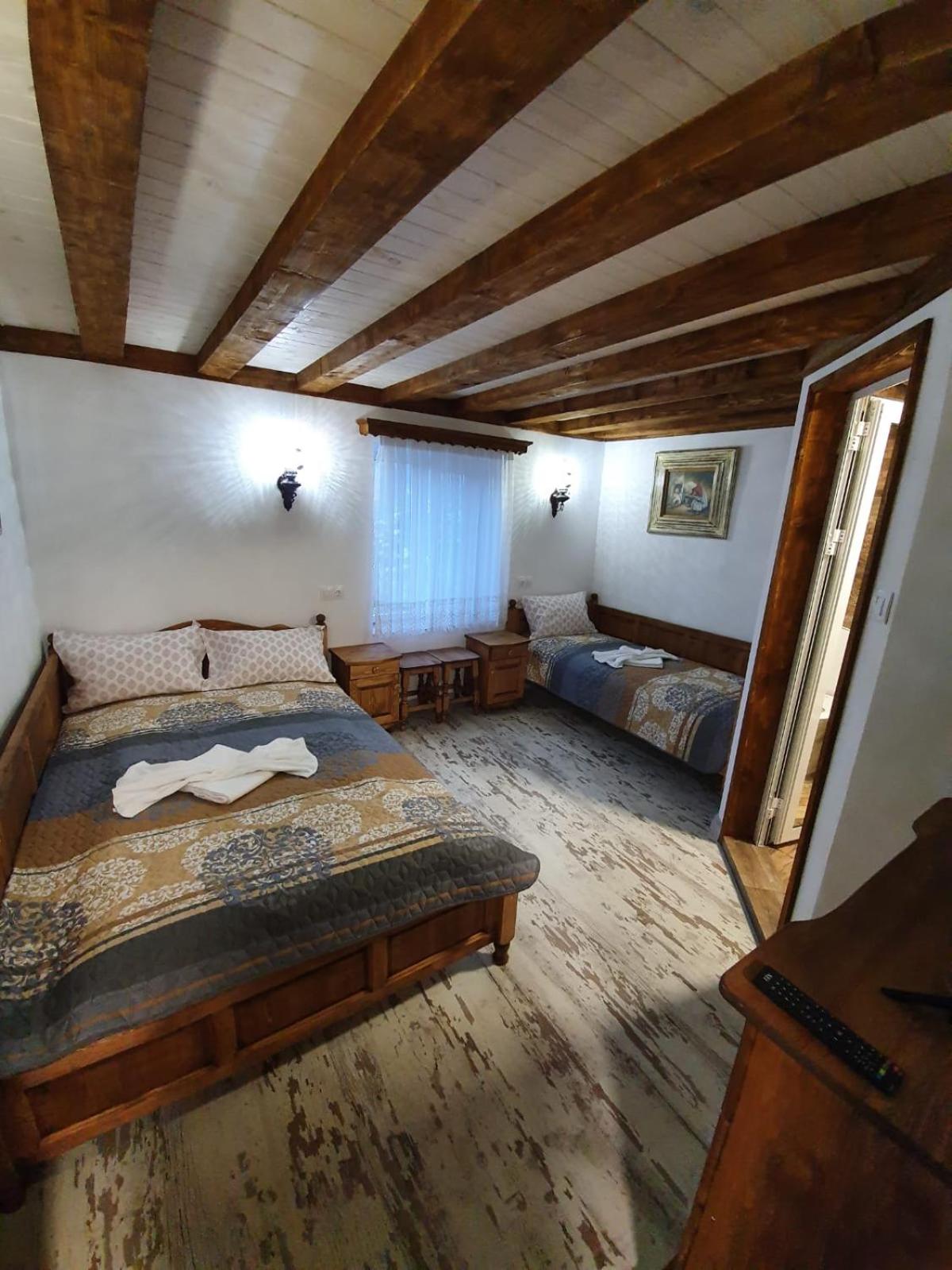 Triple Room with Private Bathroom photo 2