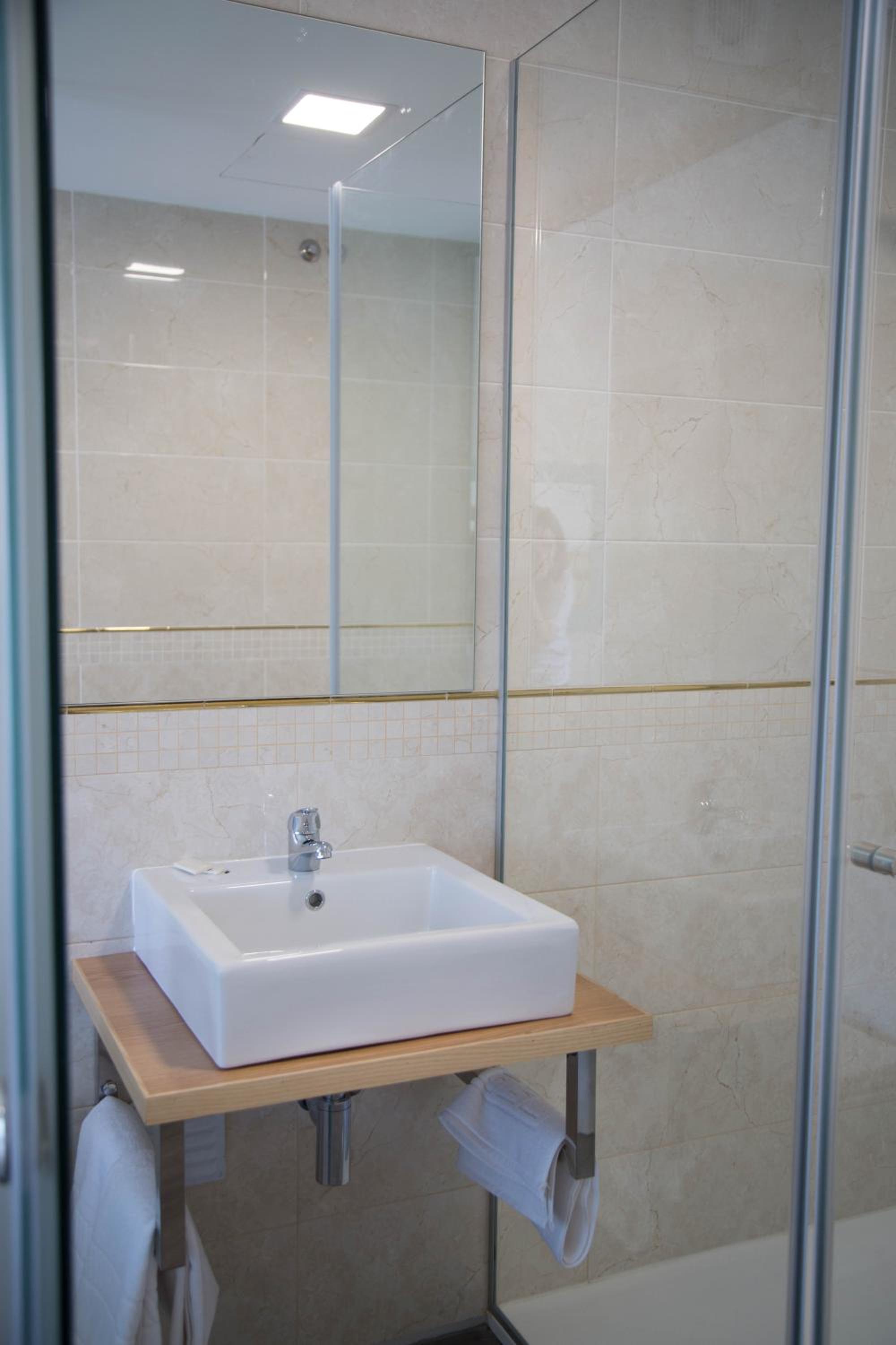 Double or Twin Room photo 3