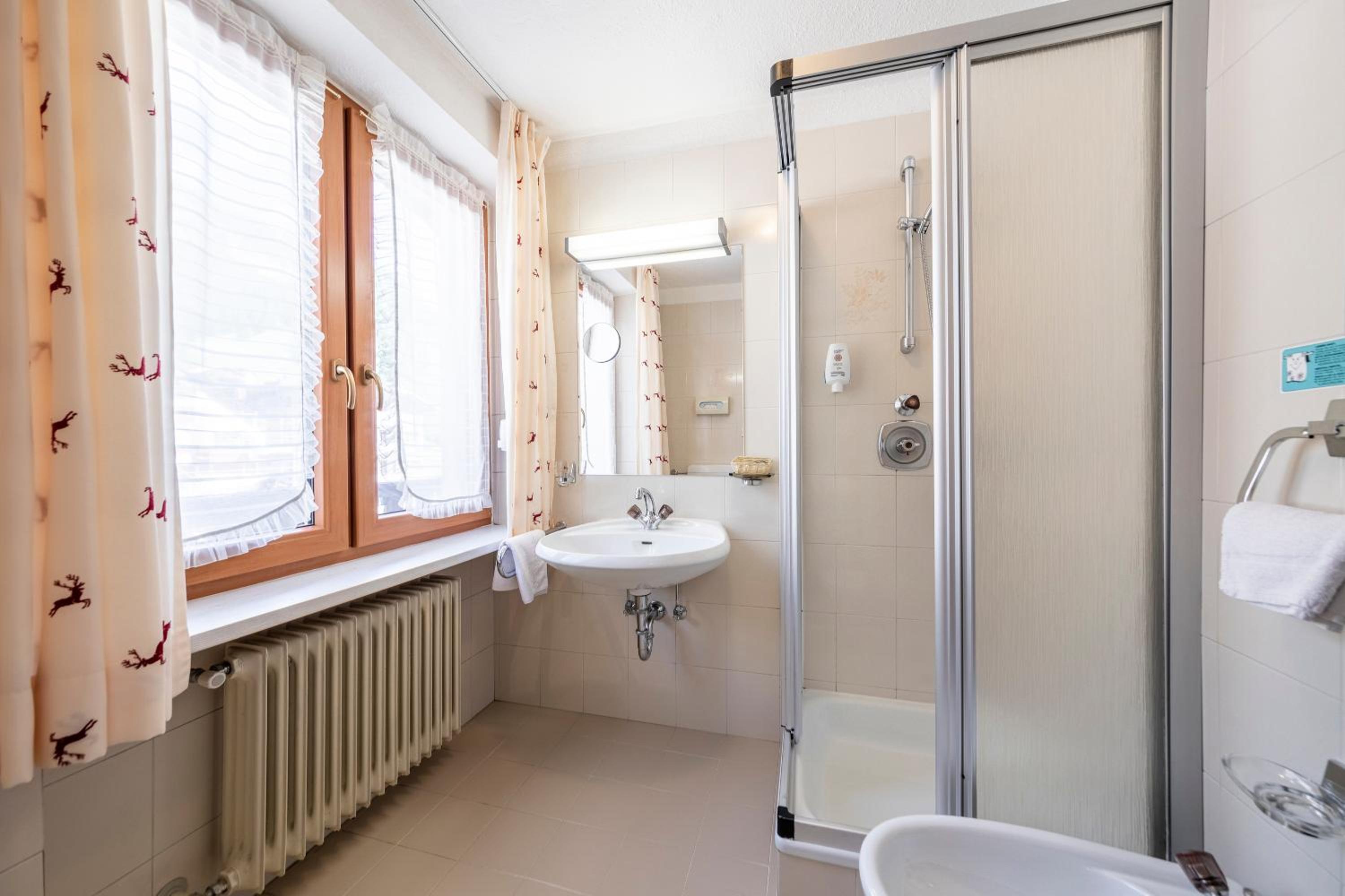 Standard Double or Twin Room photo 3