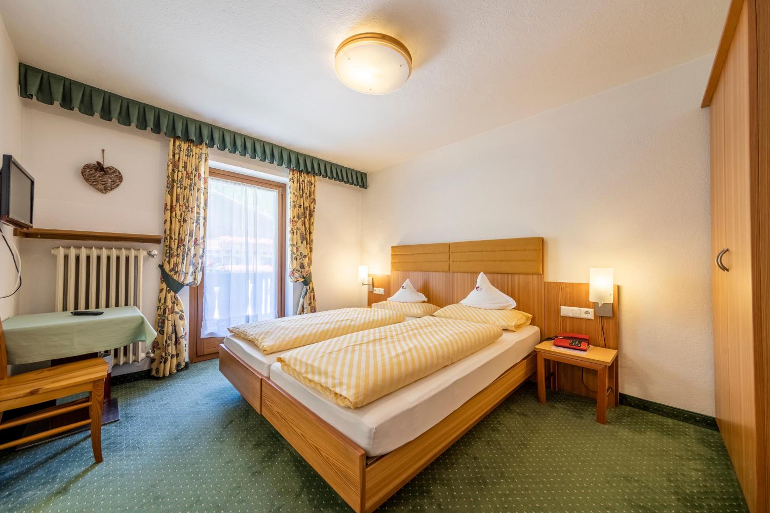 Standard Double or Twin Room photo 1