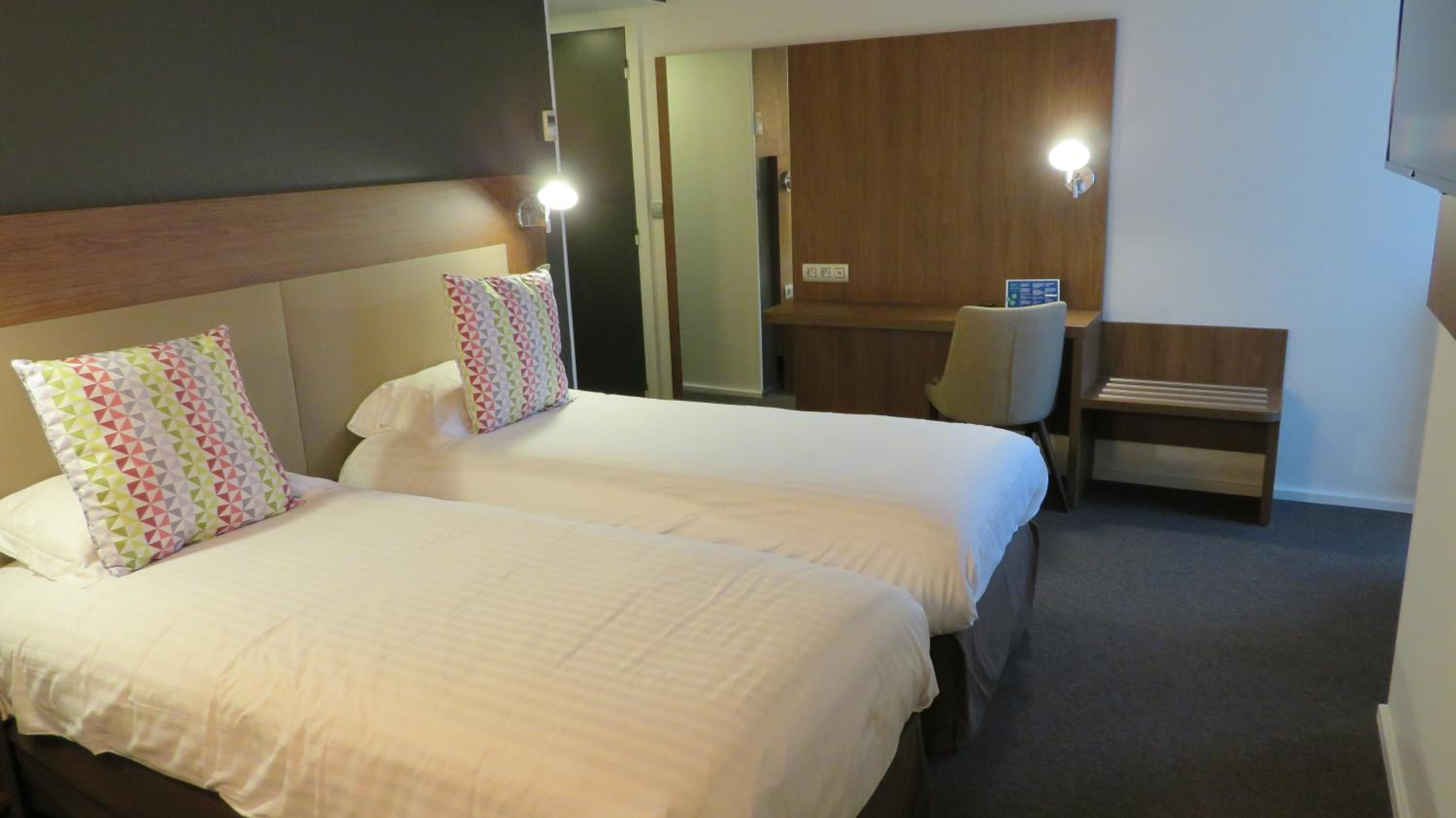 Twin Room - Photo 8