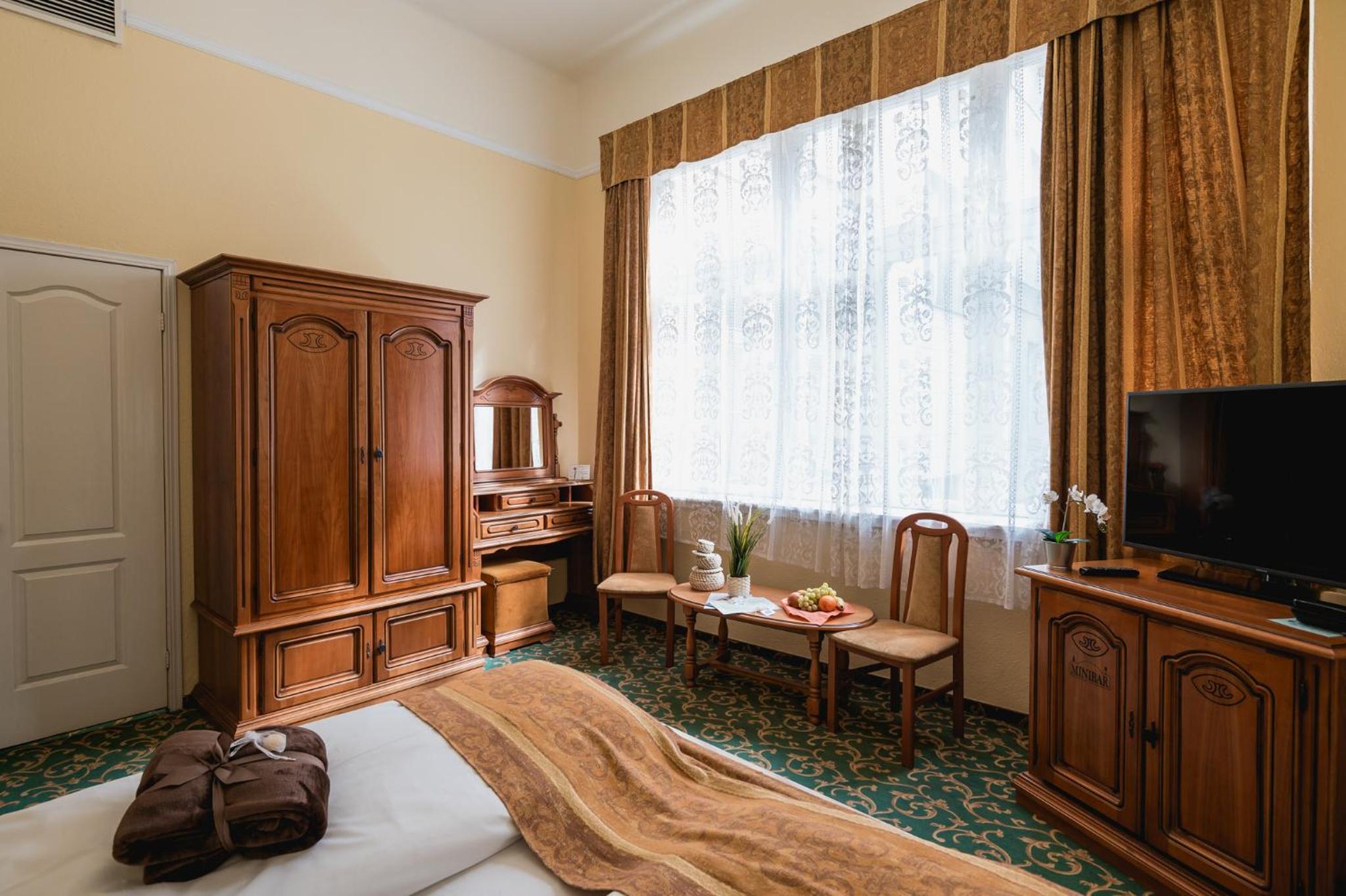 Double Room - Photo 7