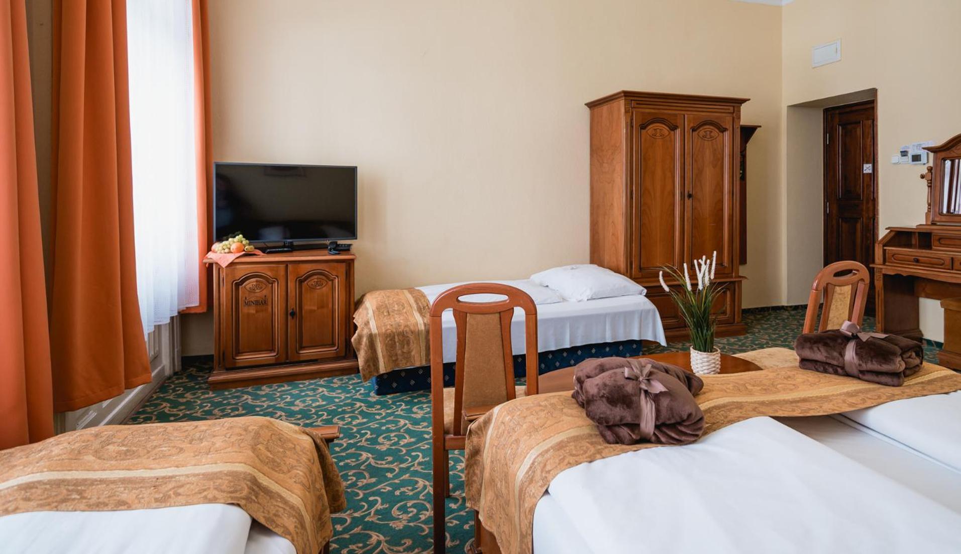 Quadruple Room - Photo 7