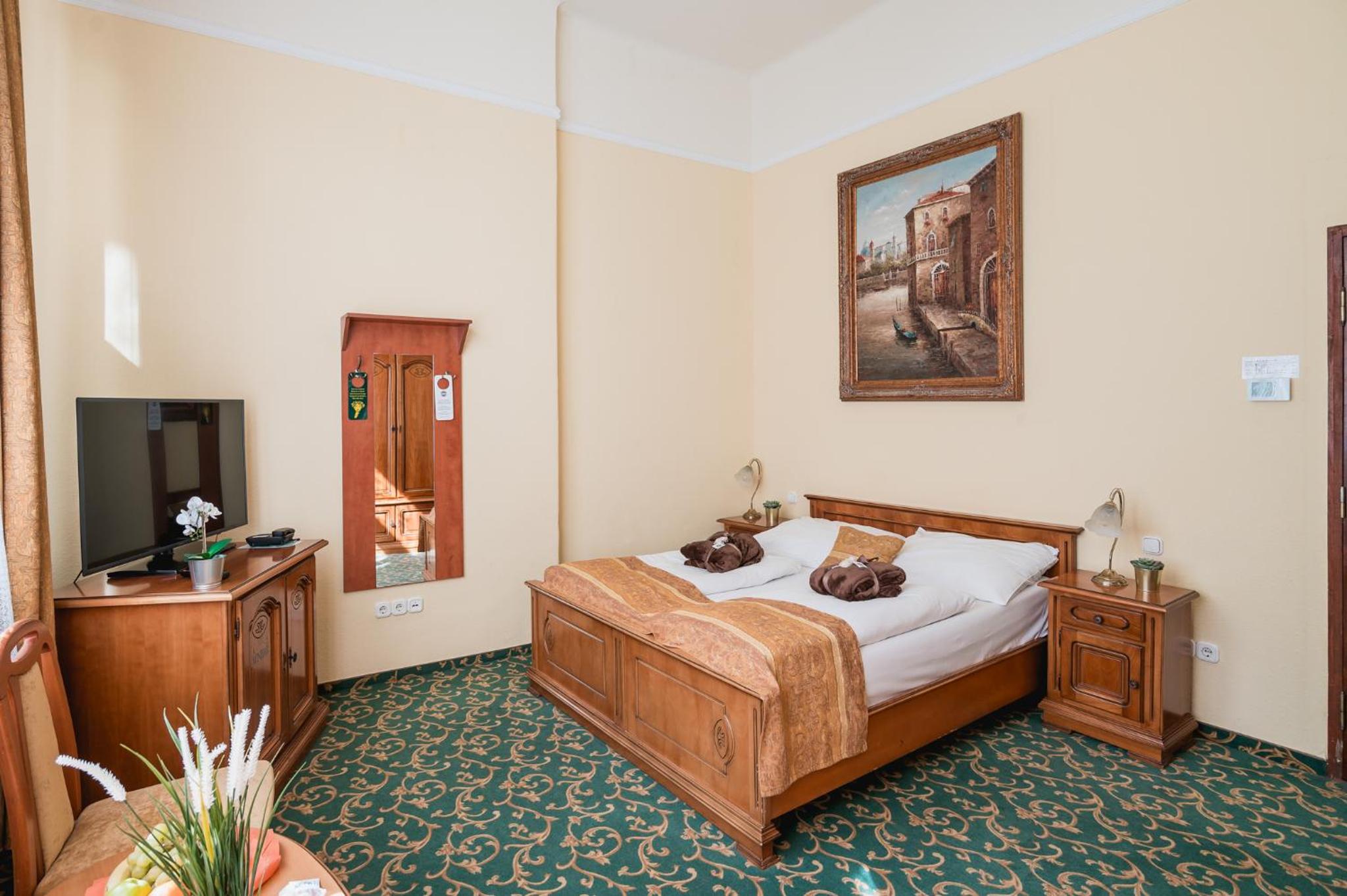 Double Room - Photo 9