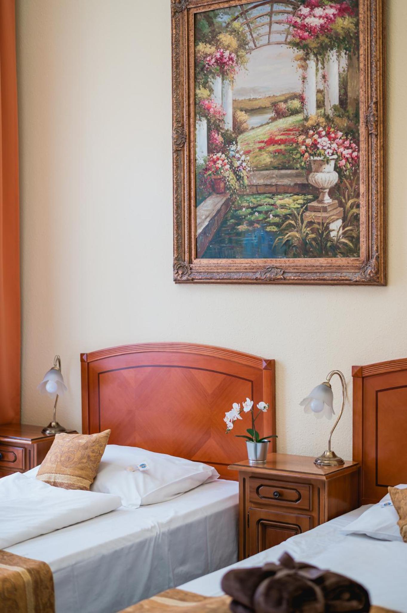Double Room - Photo 5