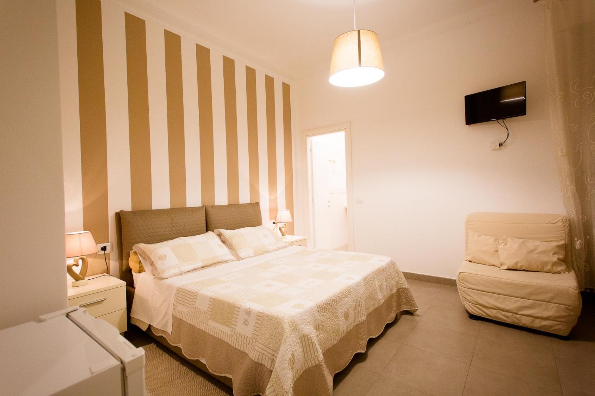 Double Room - Photo 15