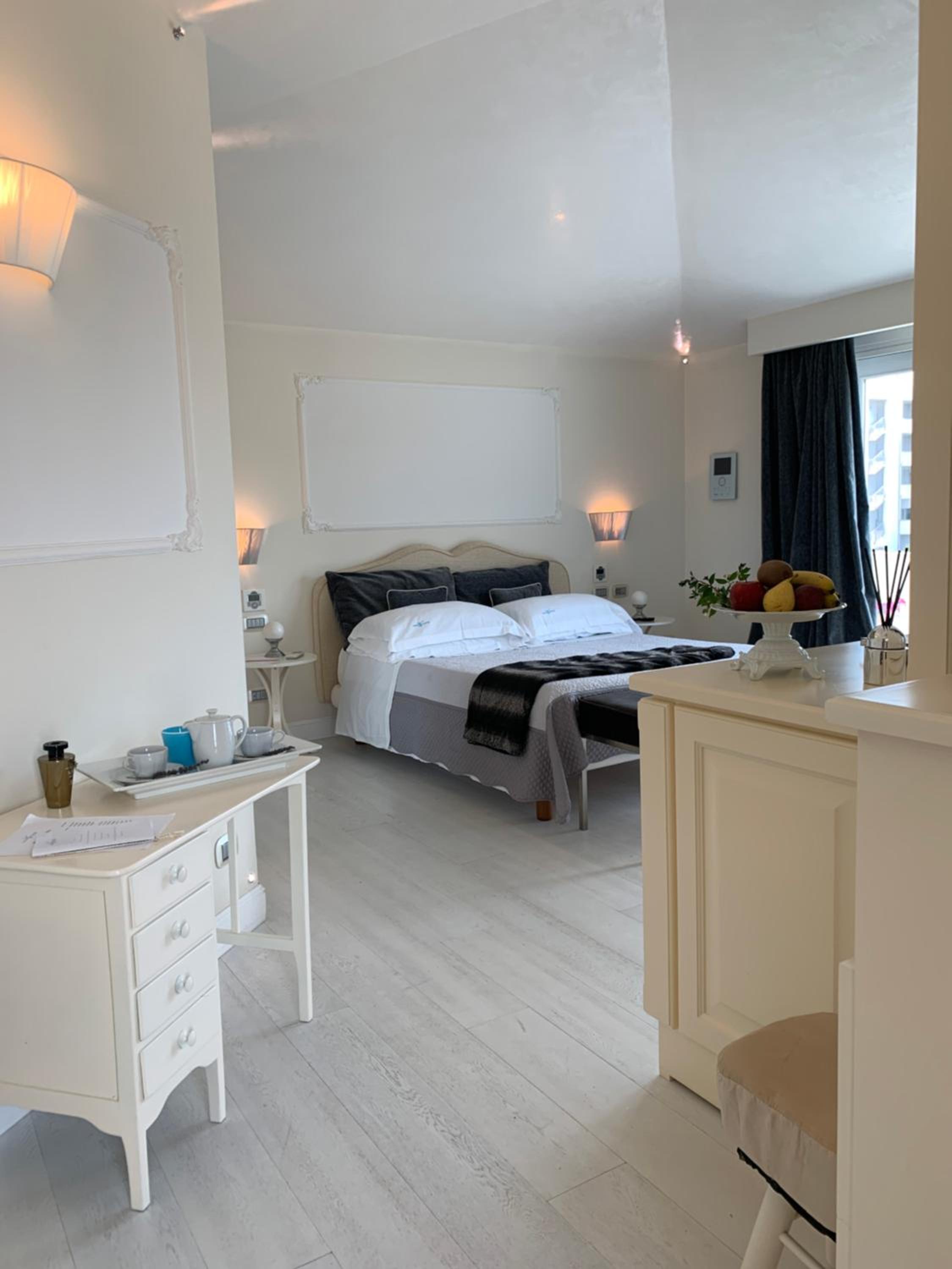 King Suite with Pool View photo 1