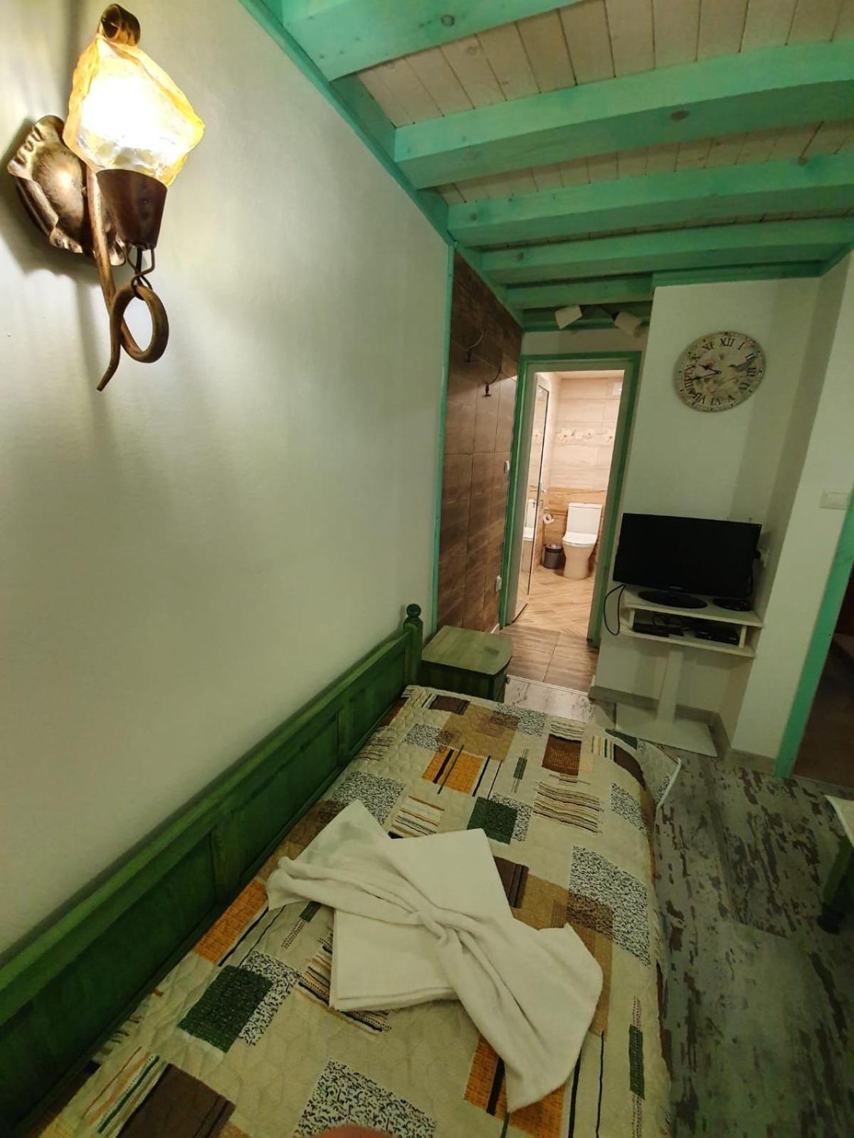 Twin Room with Bathroom photo 1