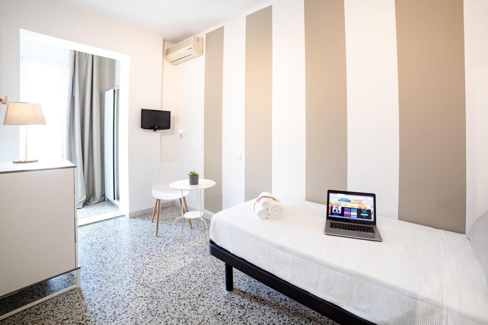 Single Room photo 2