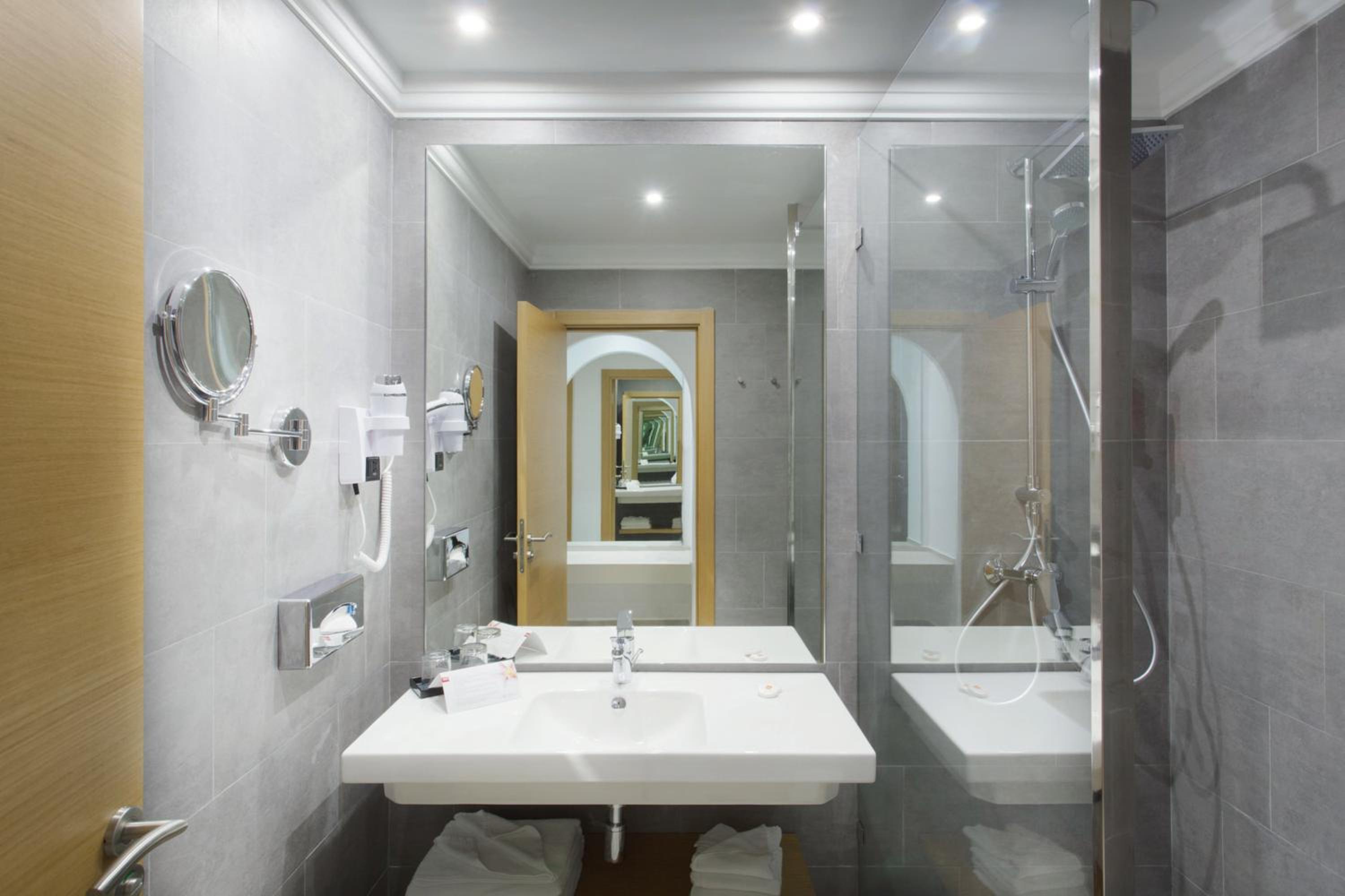 Double Room - Photo 5