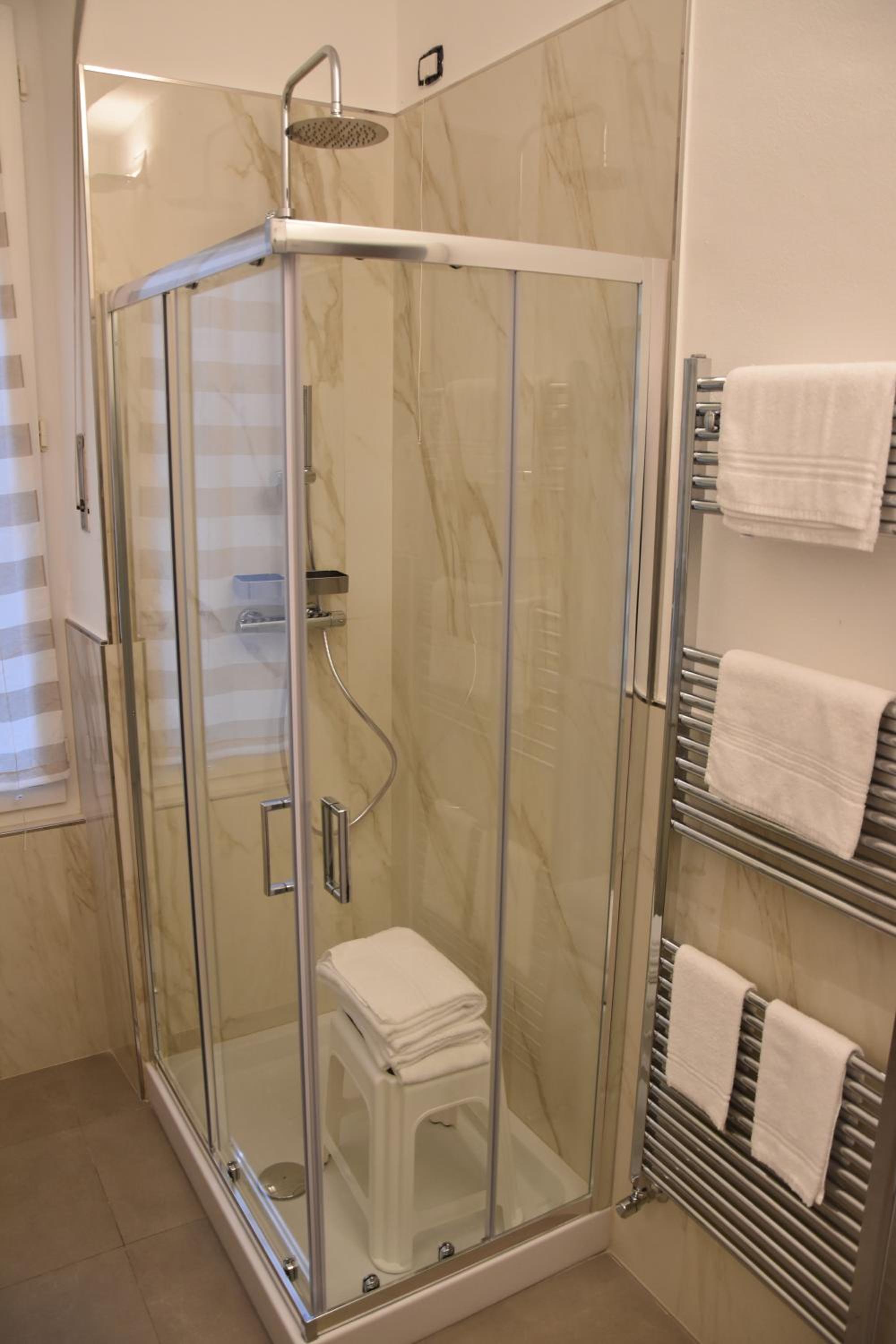 Double Room - Photo 28