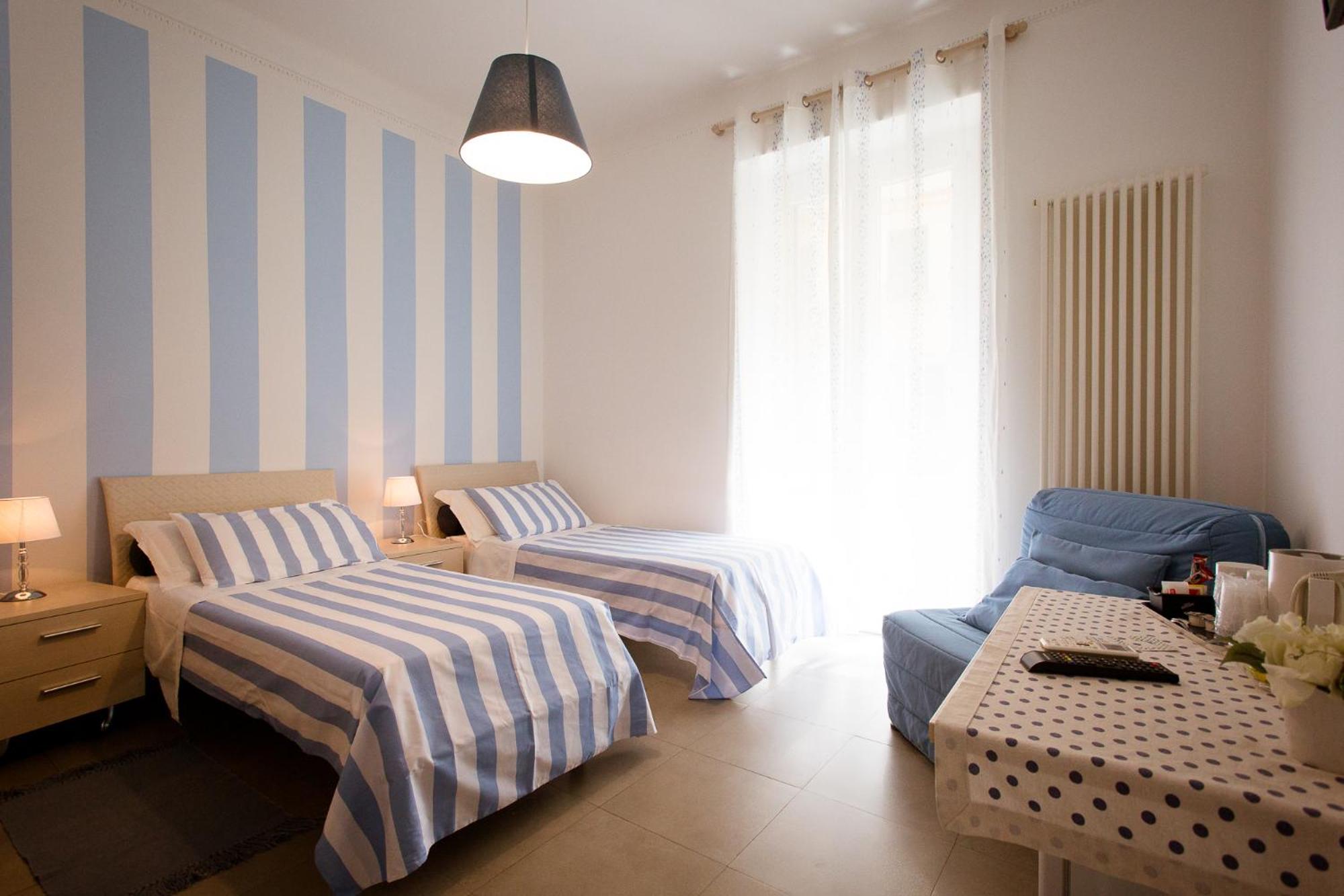 Standard Twin Room - Photo 1