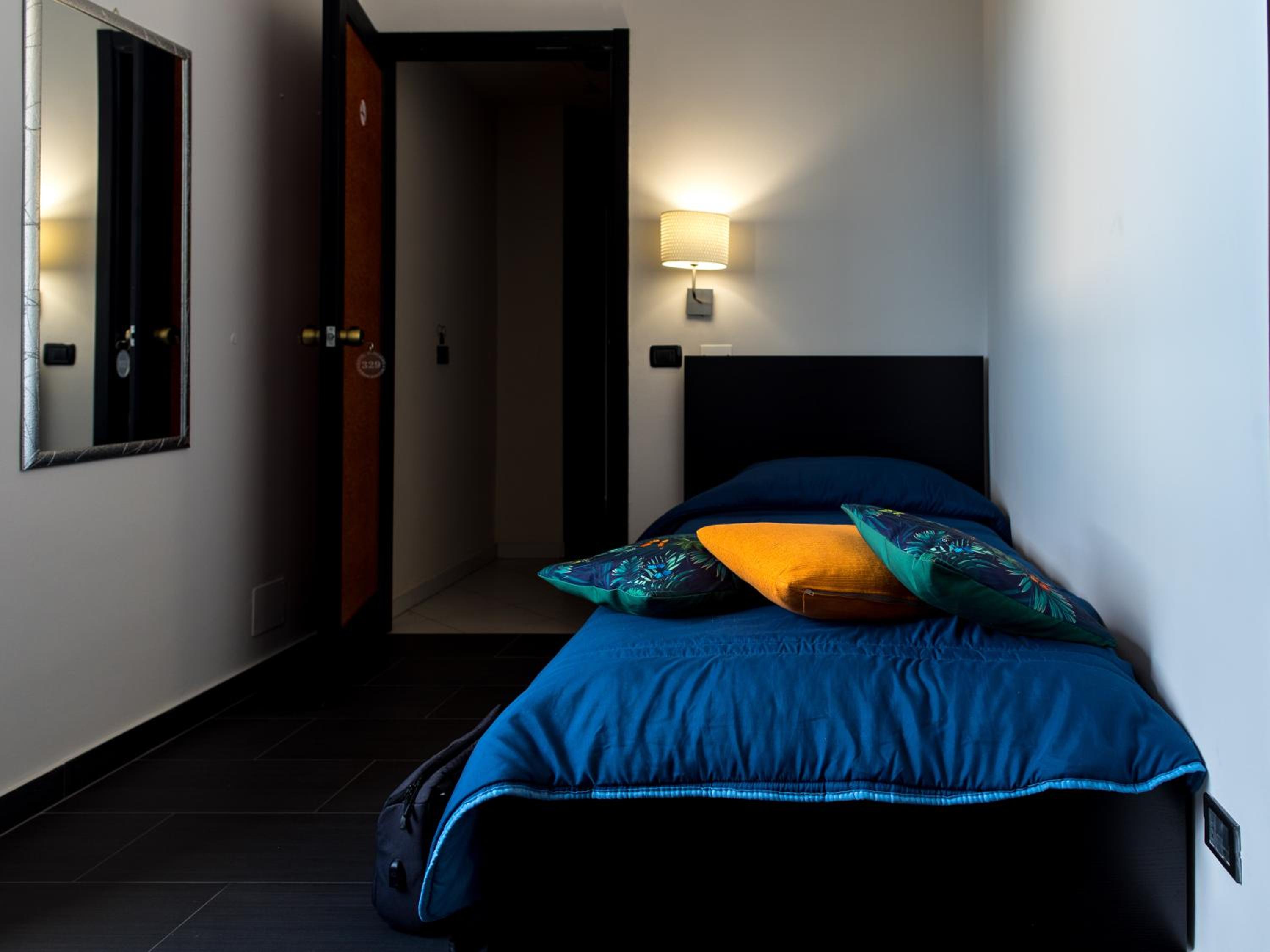 Single Room photo 2
