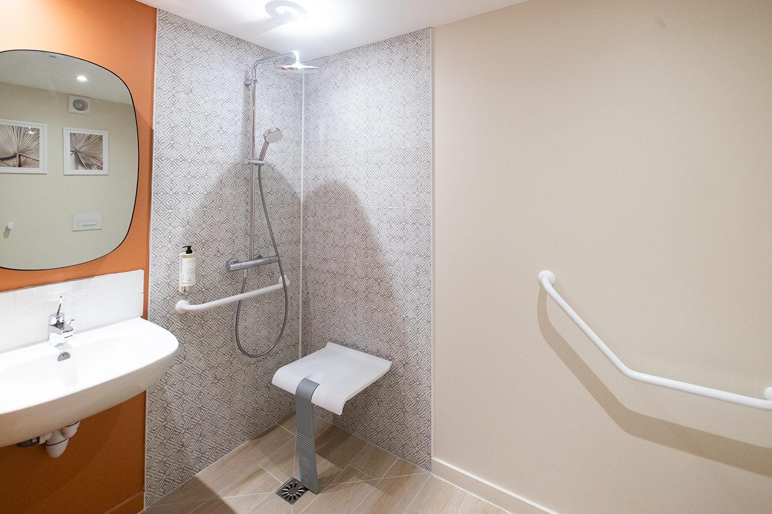 Standard Double Room - Photo 2