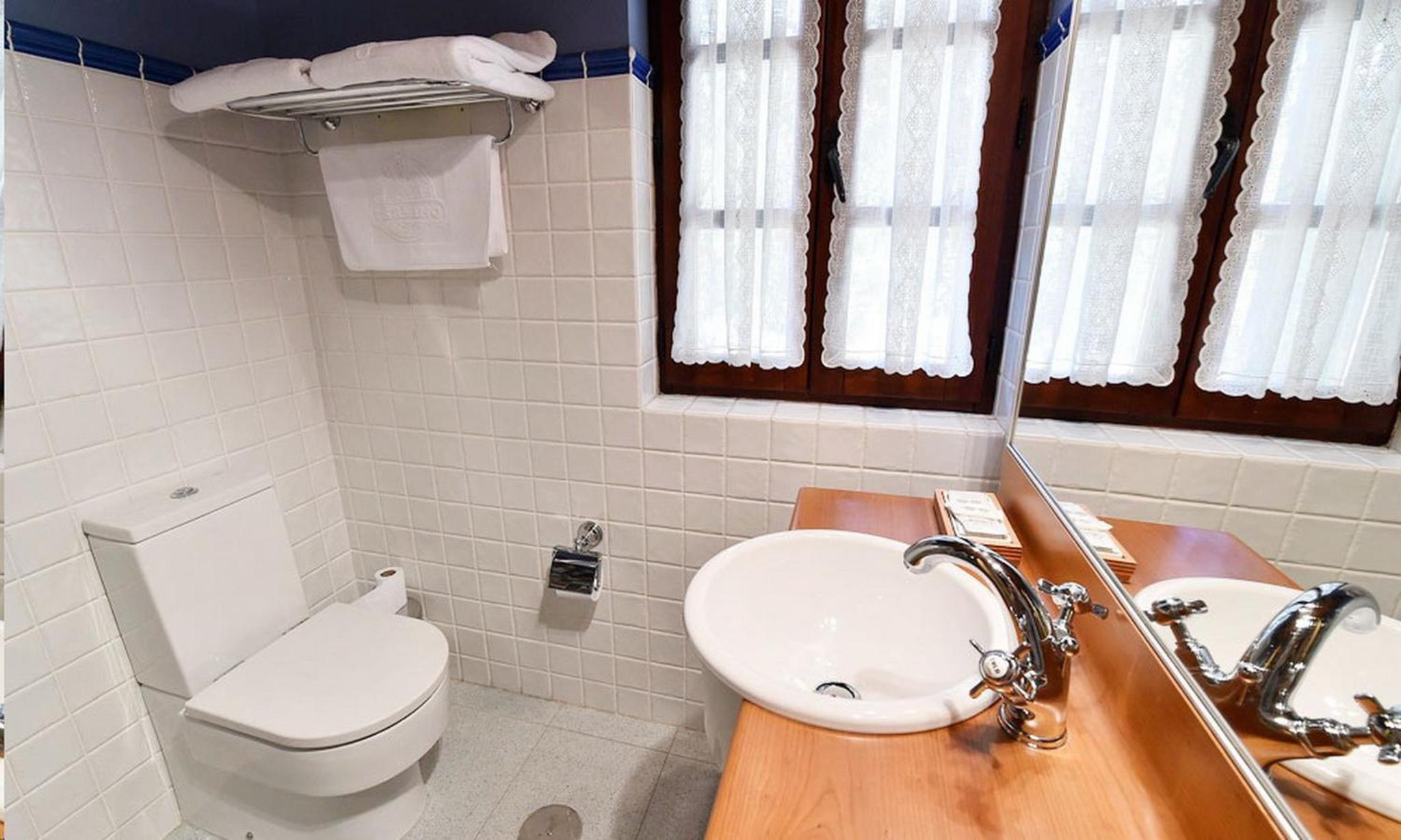 Twin Room with Shower photo 2