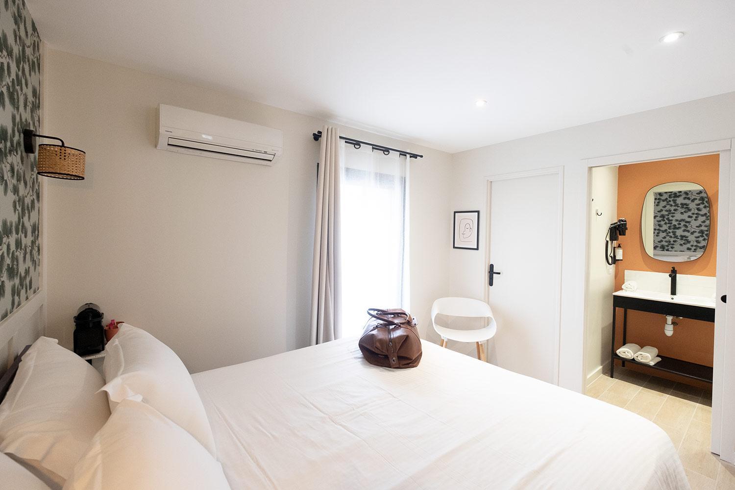 Standard Double Room - Photo 3