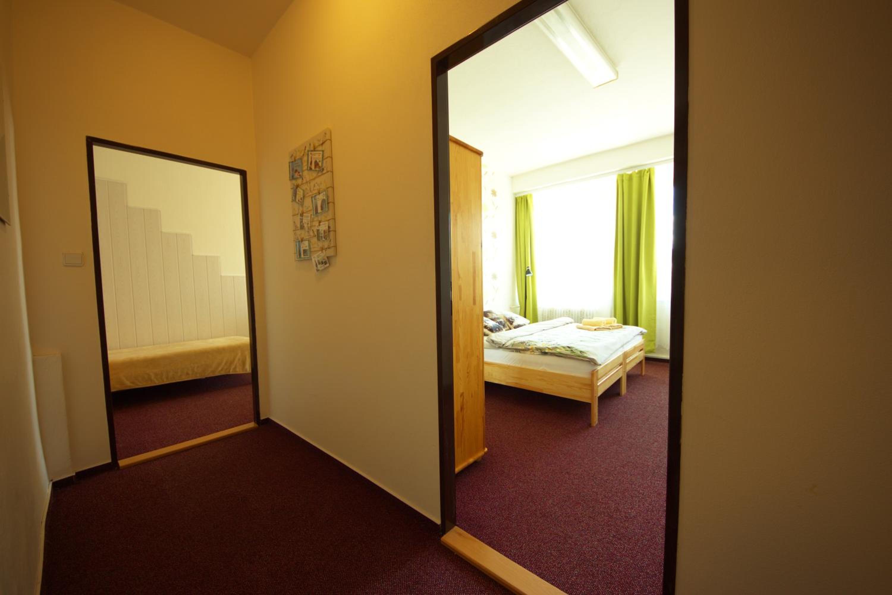 Studio Apartment - Photo 6
