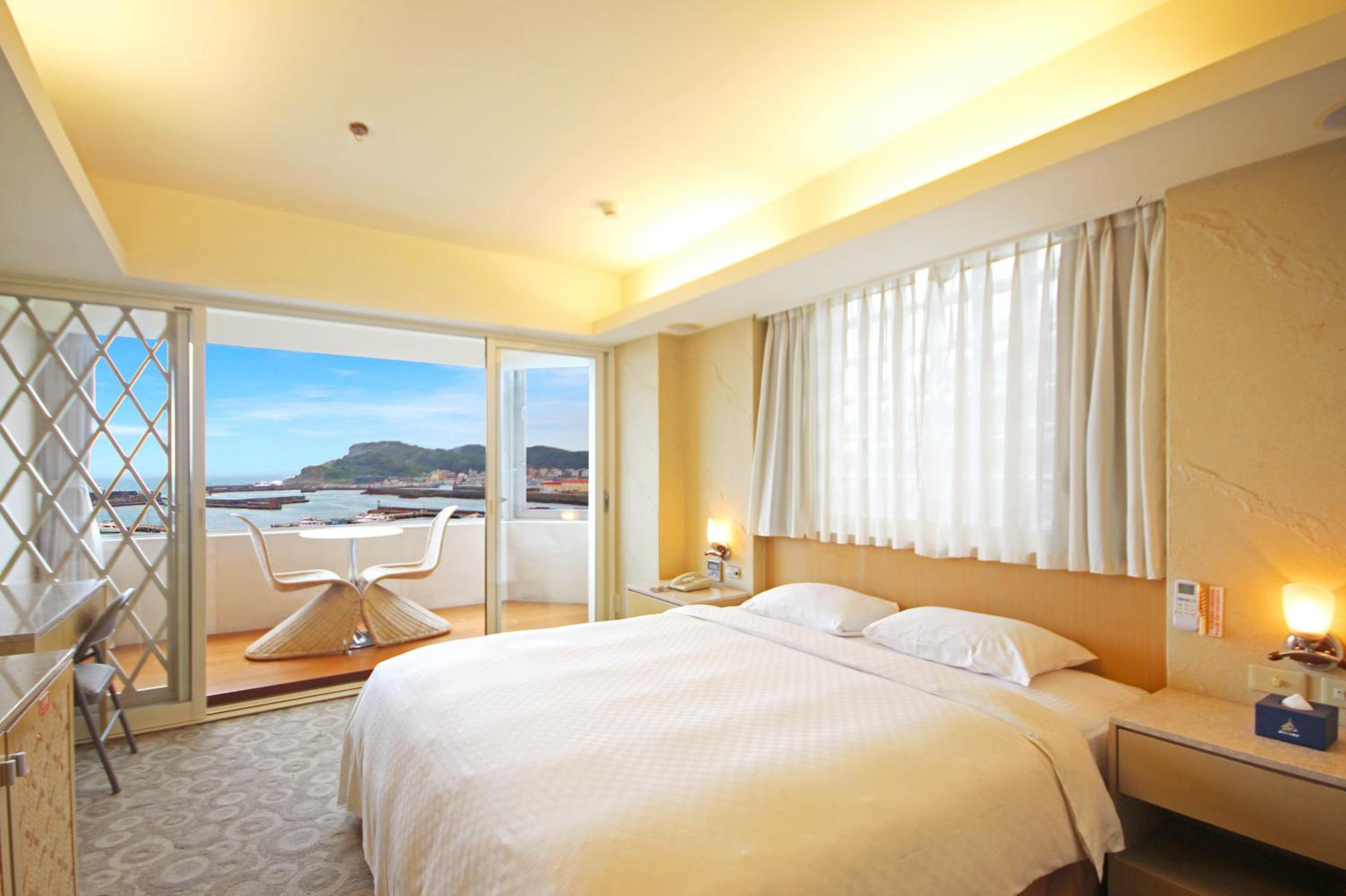 Deluxe Double Room with Balcony and Sea View photo 2