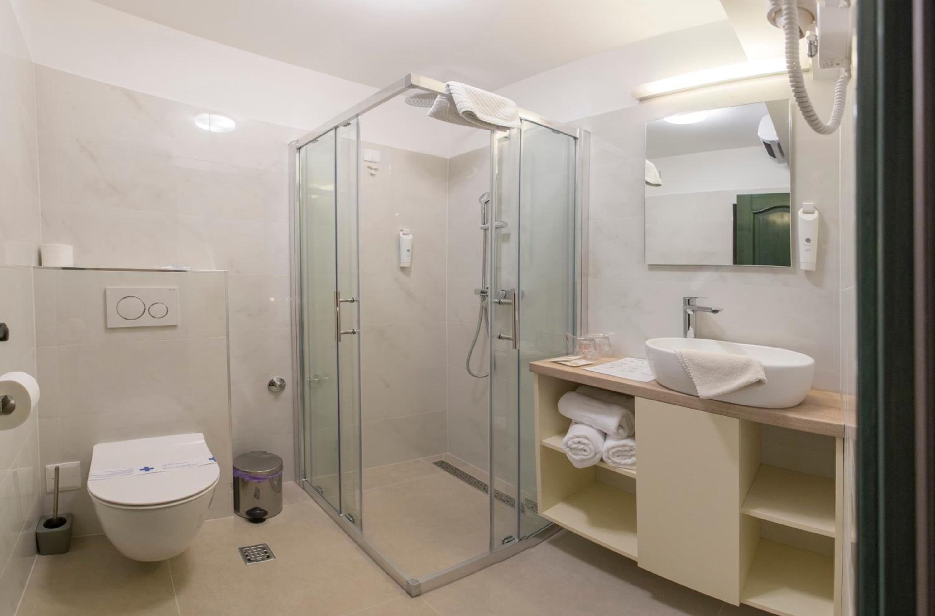 Double or Twin Room photo 3