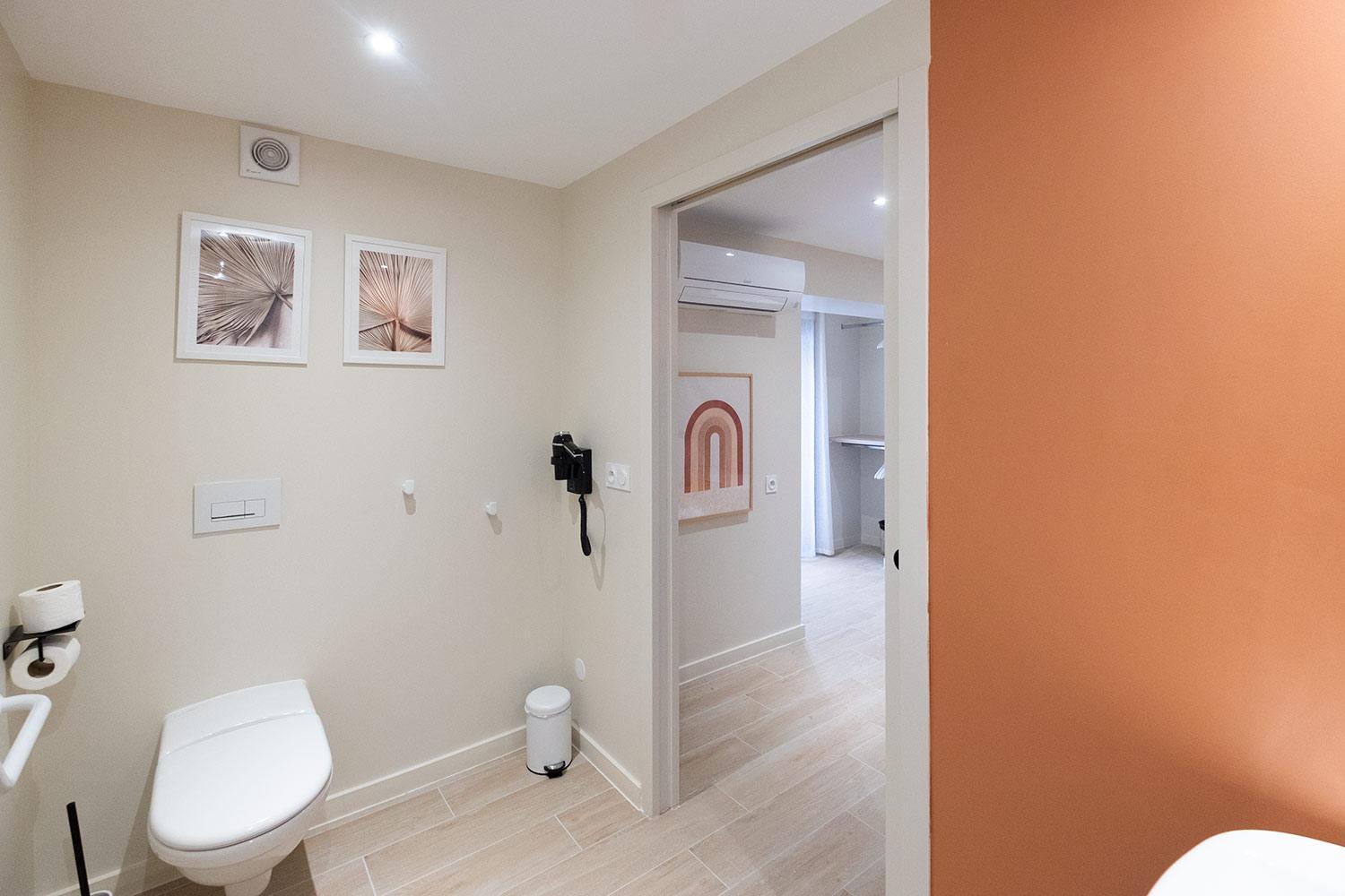 Standard Double Room - Photo 8