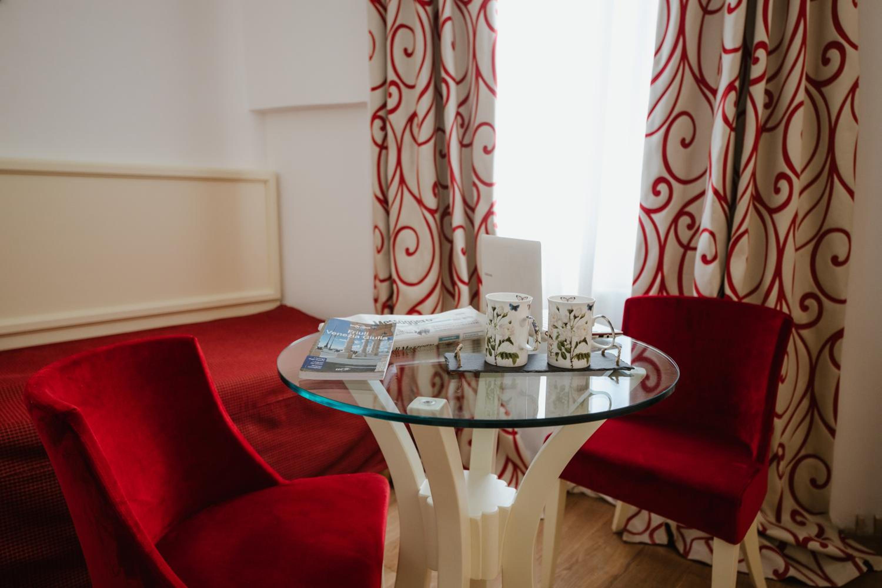 Deluxe Triple Room - Photo 26