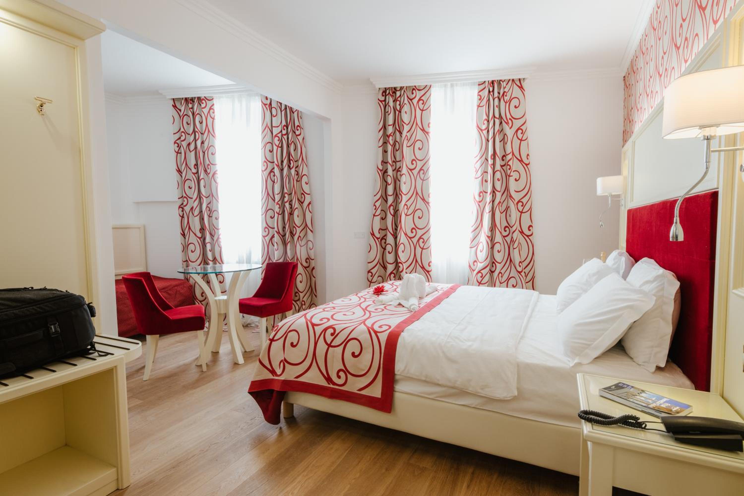 Deluxe Triple Room - Photo 16